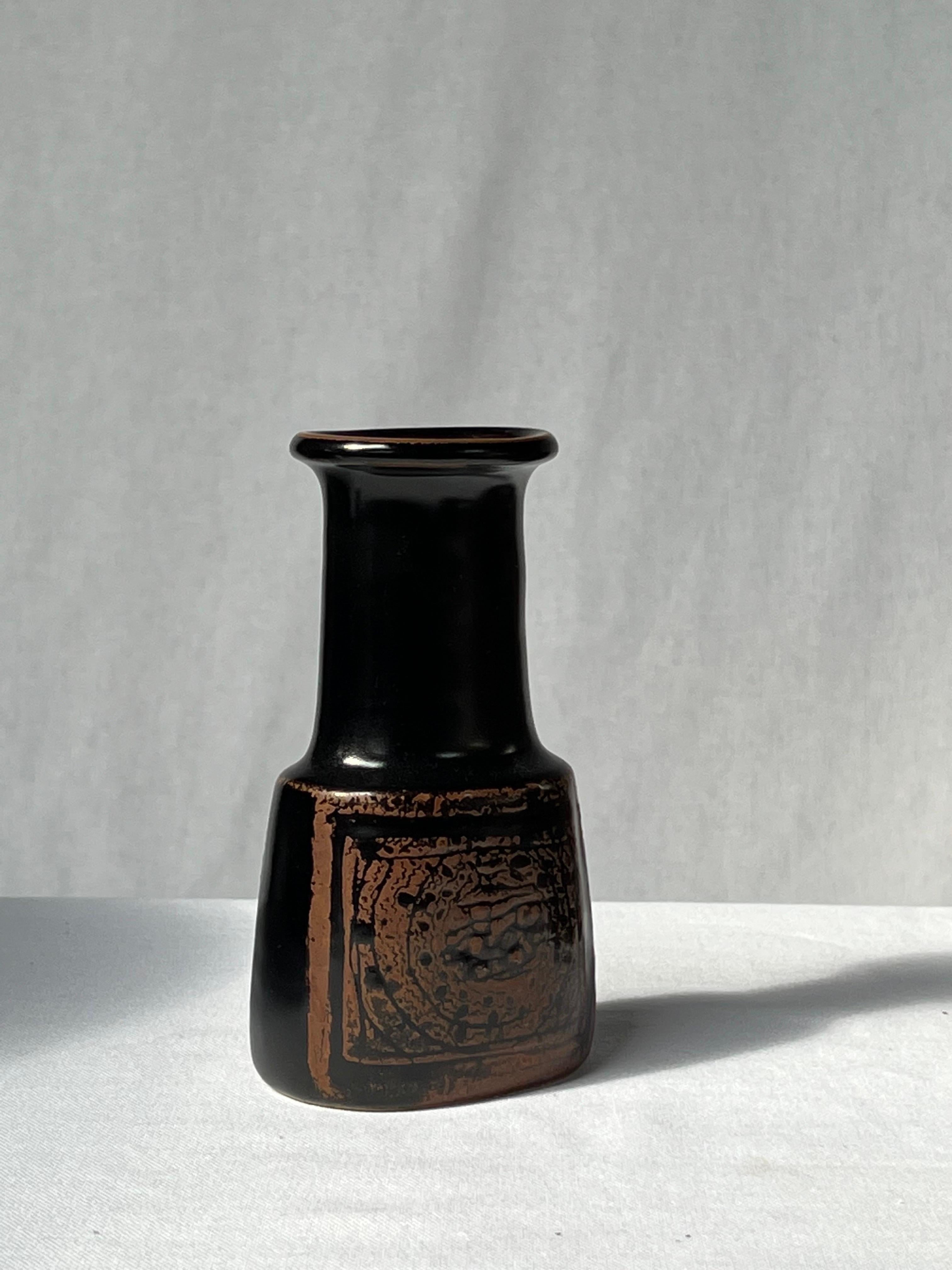 Stig Lindberg, einzigartige Vase in schwarzer Glasur, Tenmoku, hergestellt von Hand, Schweden 1970 (Glasiert) im Angebot