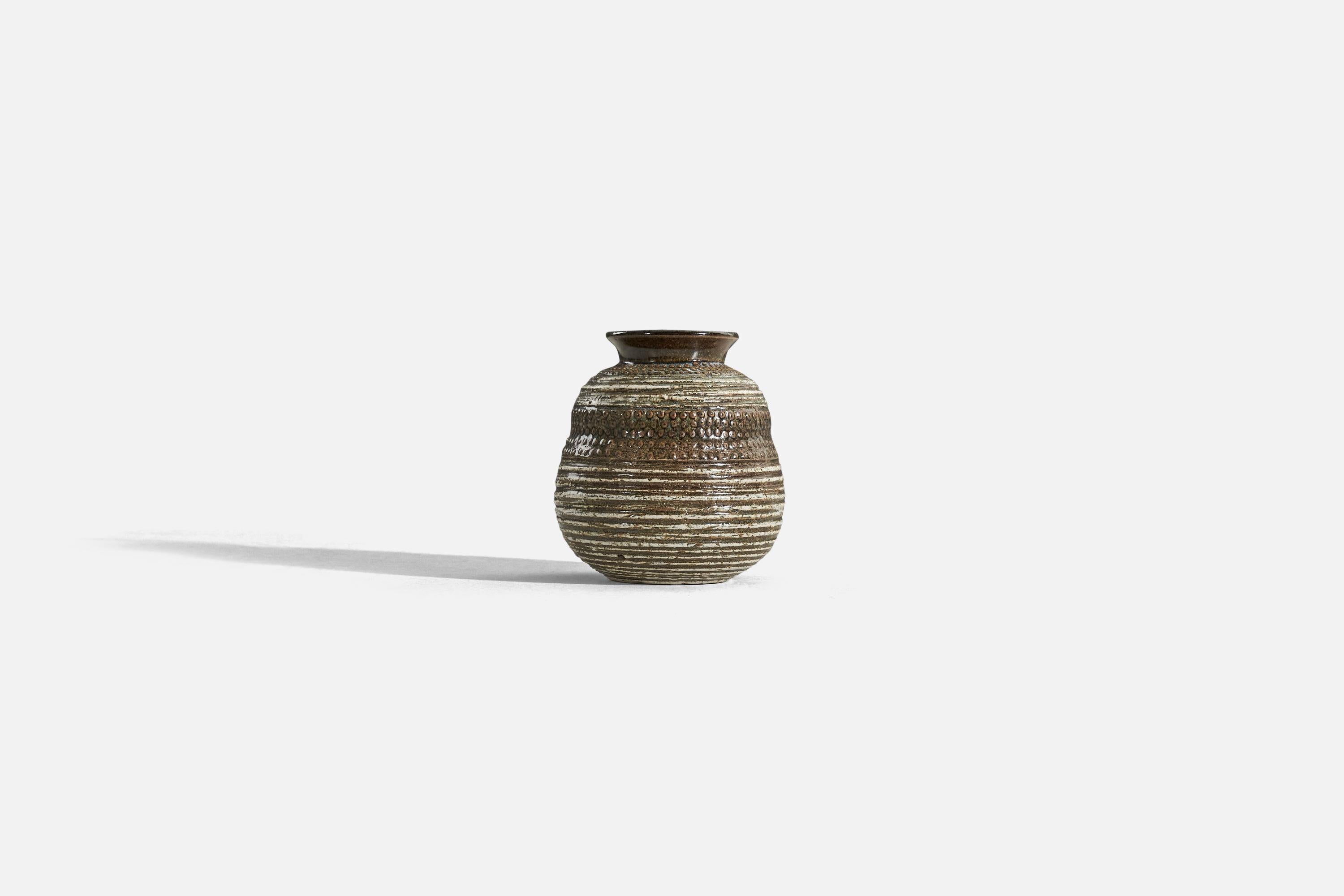 A brown and white, glazed stoneware vase designed by Stig Lindberg and produced by Gustavsberg, 1960s.