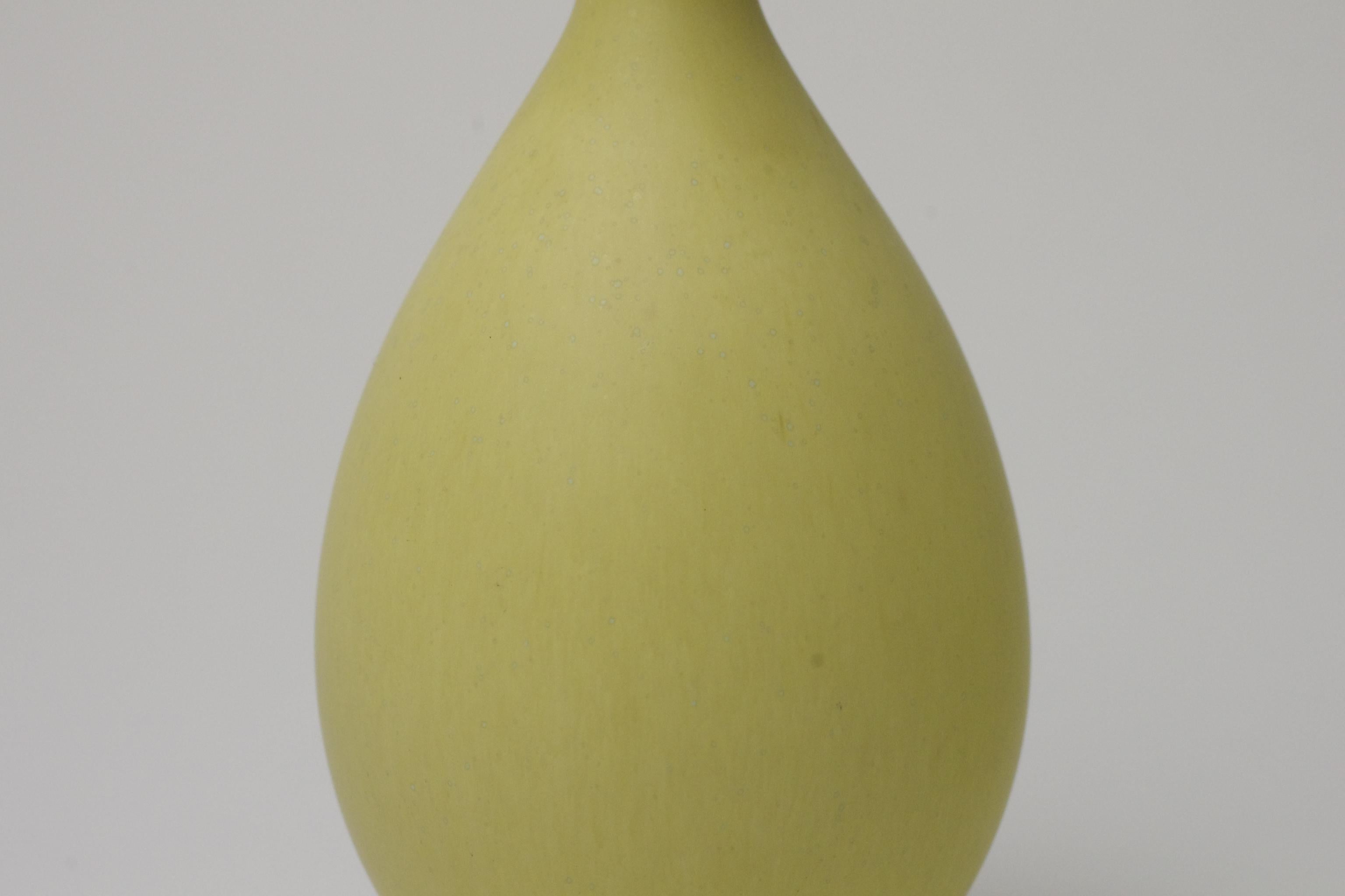 Stig Lindberg - Vitrin - 2 vases For Sale 4