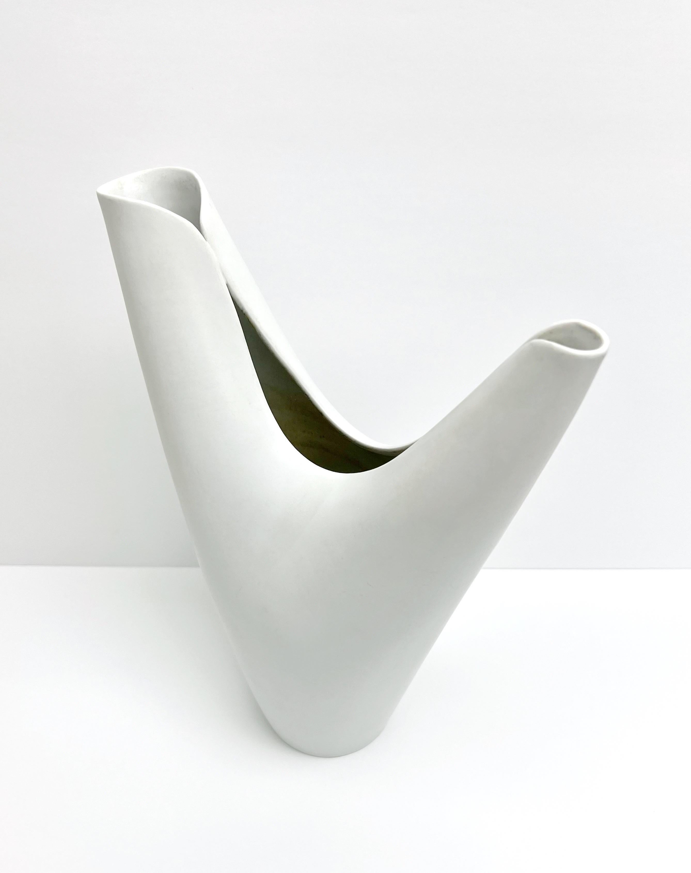 Stig Lindbergh Gustavsberg Abstract Matte White Veckla Vase In Good Condition For Sale In Miami, FL
