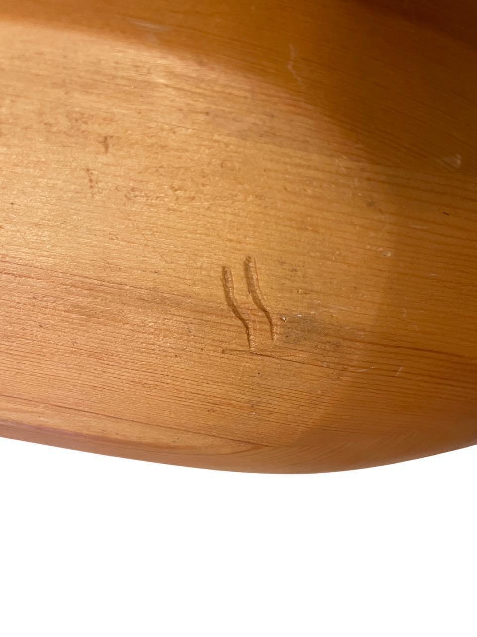 Pin Bol scandinave en pin sculpté du milieu du siècle dernier par Stig Sandqvist en vente