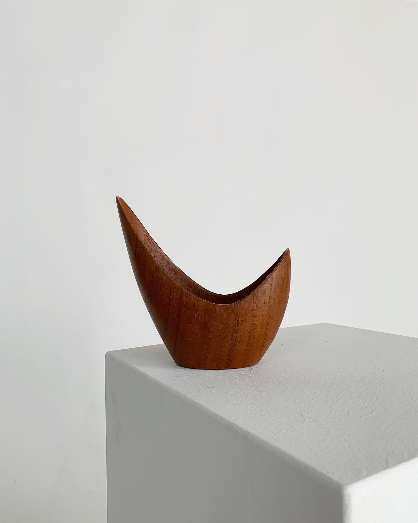 Hand-Carved Stig Sandkvist Teak Bowl Hand Carved Sweden 1950s Midcentury Design