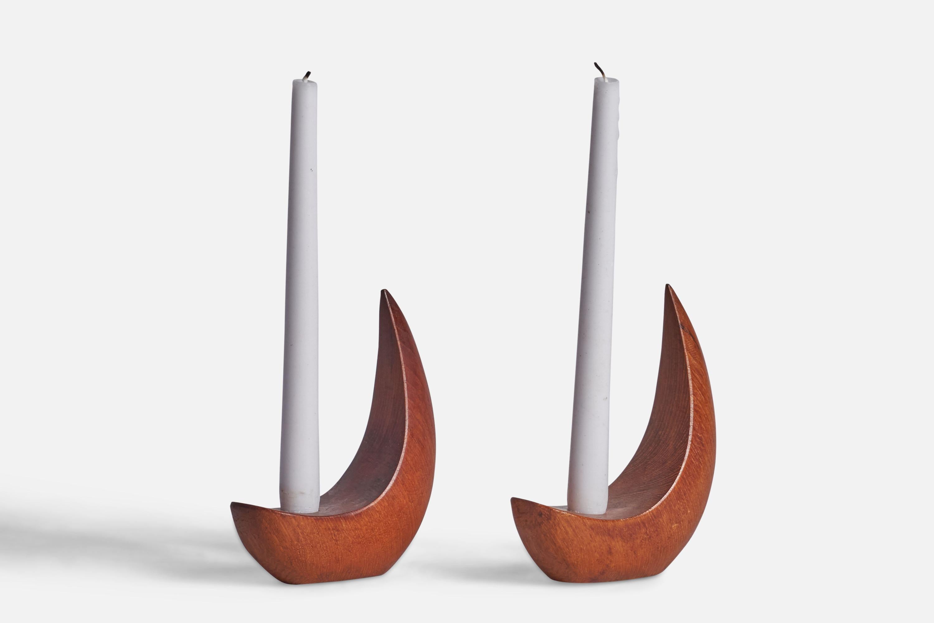 A pair of teak candlesticks designed and produced by Stig Sandqvist, Sweden, c. 1960s.

fits 0.75” diameter candles