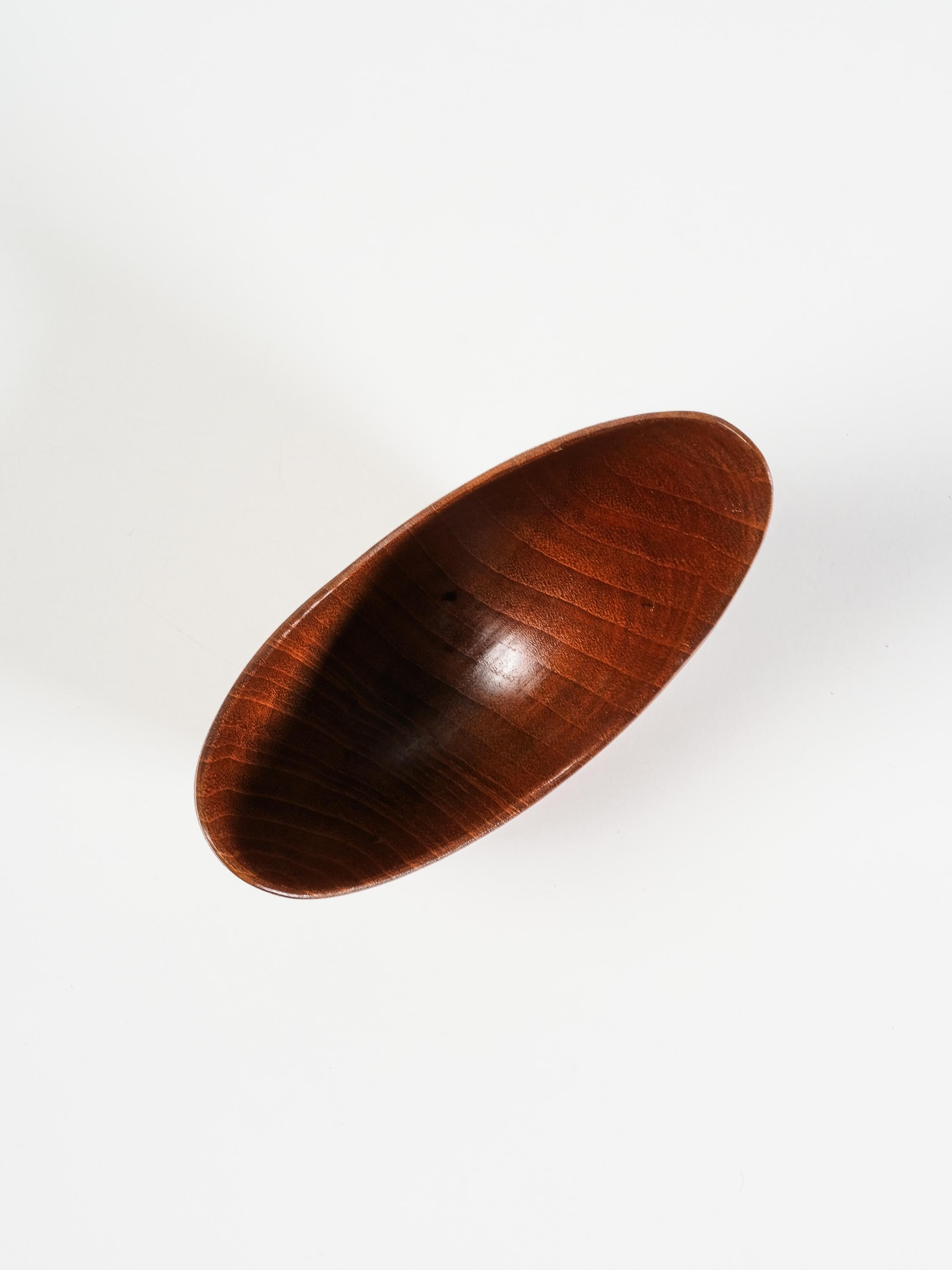 Bol en teck sculpté de Stig Sandqvist, Suède, années 1950 en vente 2