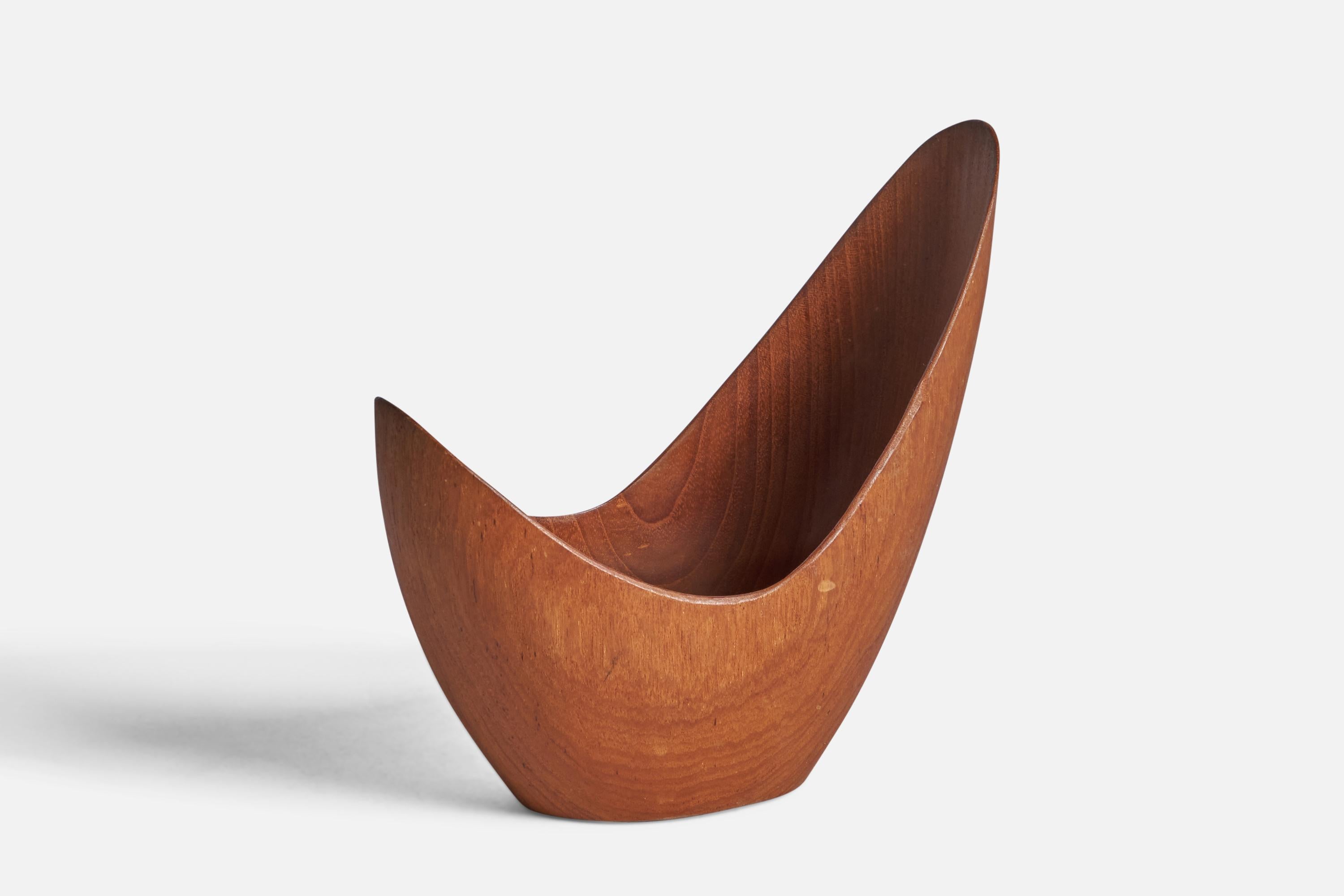 A small decorative teak bowl designed and produced by Stig Sandqvist, Sweden, 1950s.