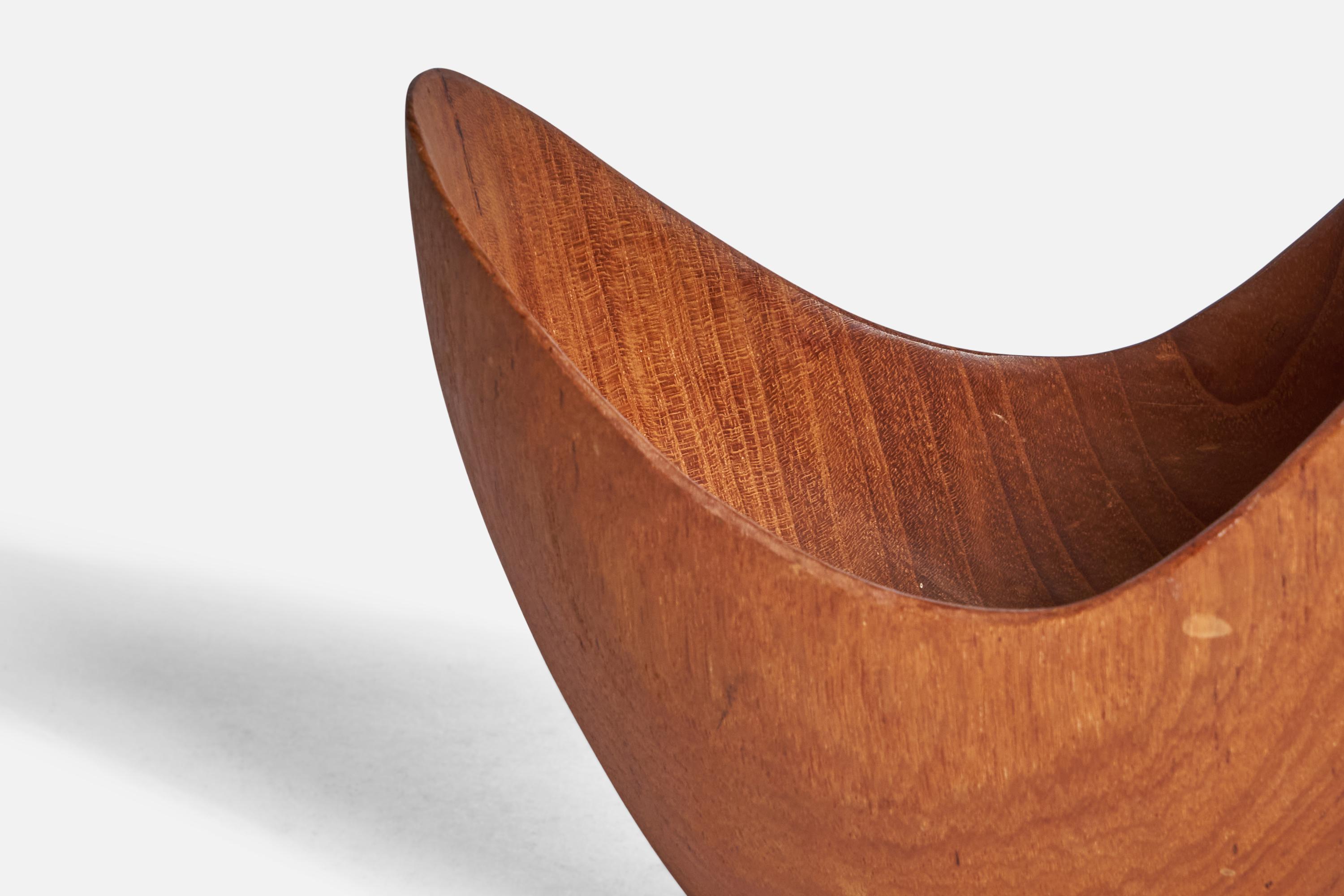 Stig Sandqvist, Small Bowl, Teak, Sweden, 1950s In Good Condition For Sale In High Point, NC