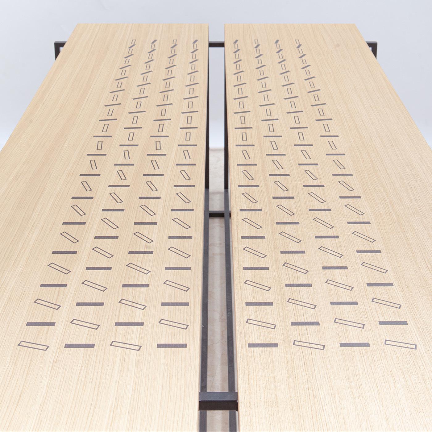 Stige-Tisch aus Eiche von Manrico Freda (21. Jahrhundert und zeitgenössisch) im Angebot