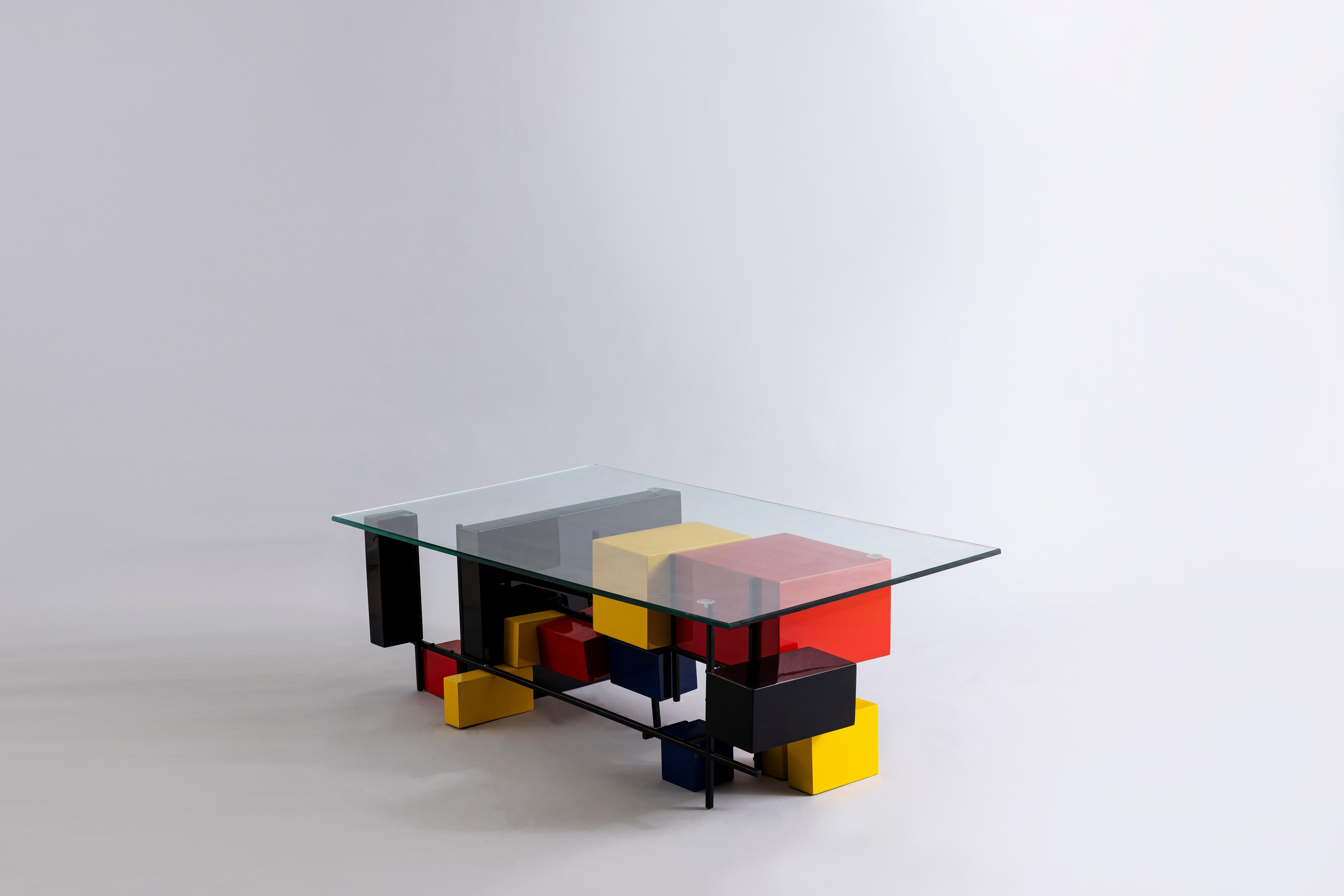 Lacquered Stijl For Sale