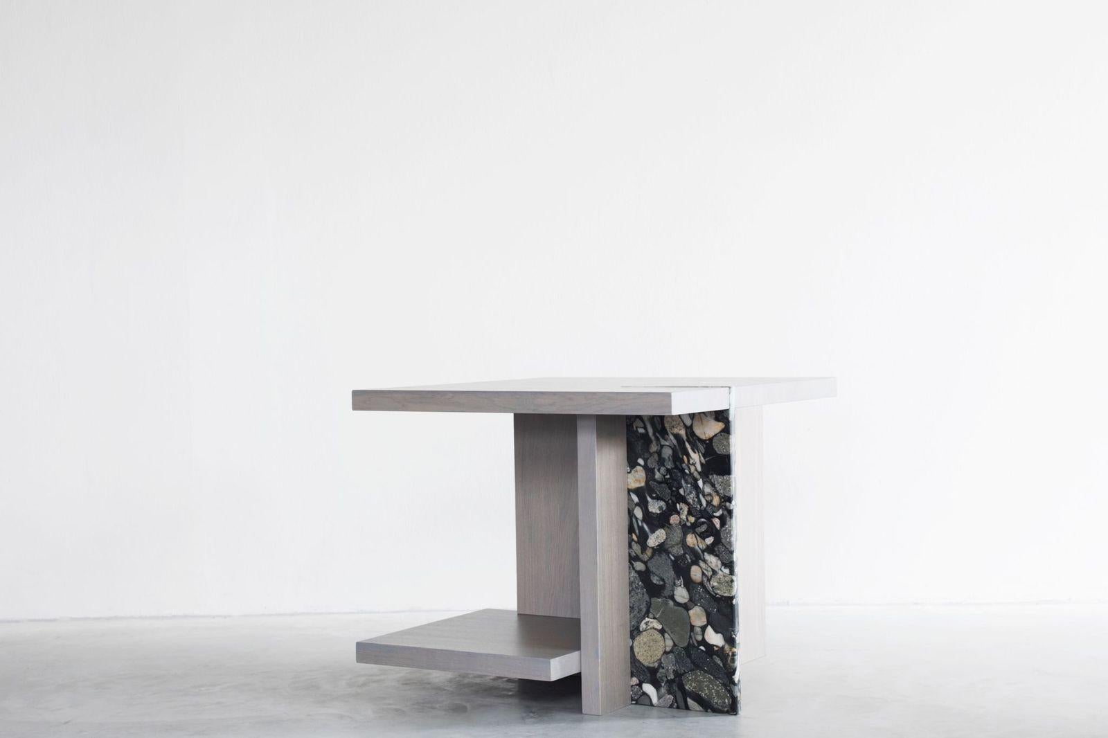 Table d'appoint Stijl de Van Rossum
Dimensions : D70 x W70 x H60 cm
MATERIAL : Chêne, marbre.

Le bois est disponible dans toutes les couleurs standard de Van Rossum, ou dans une finition assortie à l'échantillon du client.
Les détails sont