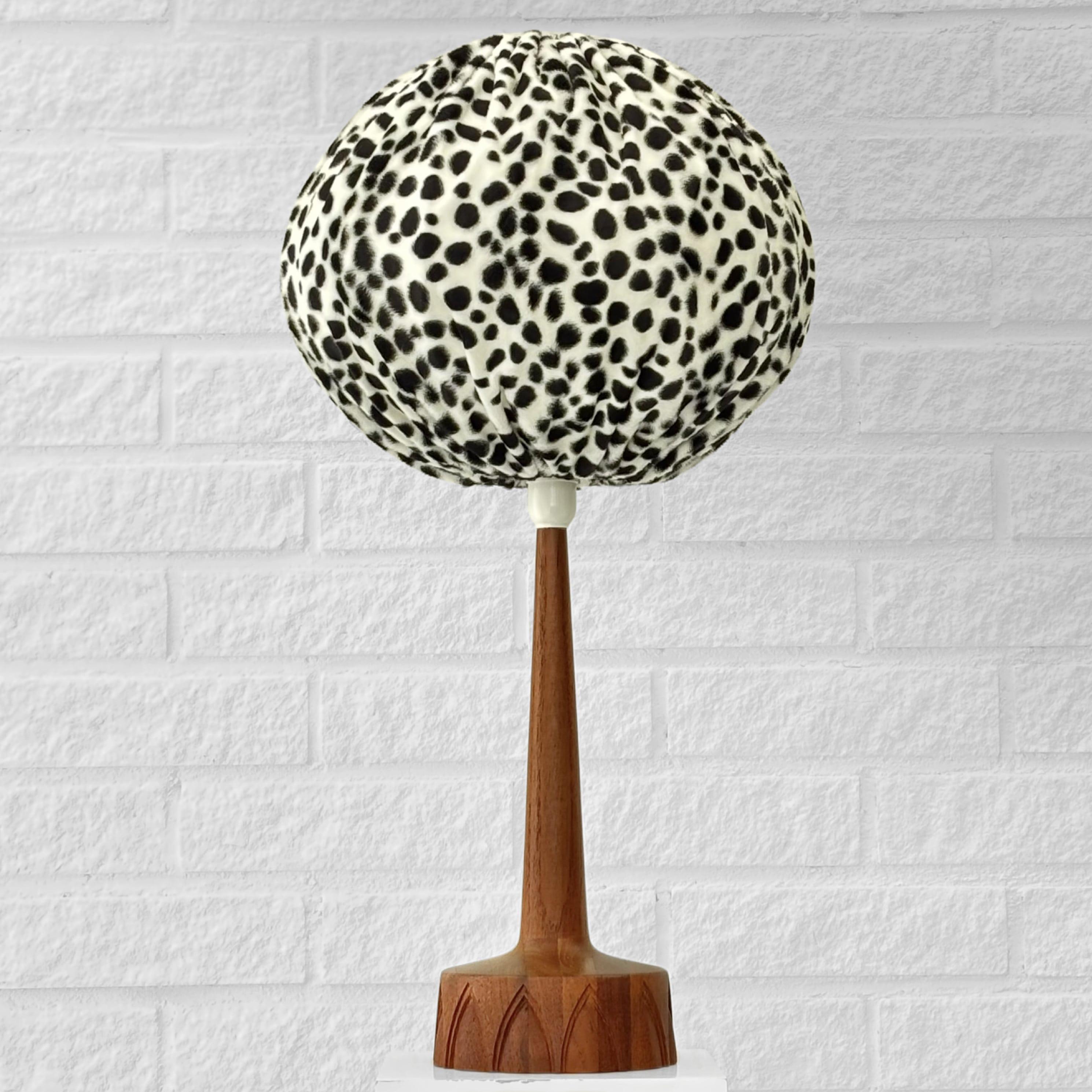 A Swedish mid-century table lamp, produced by Stilarmatur in the town of Tranås during the 1960s. Crafted from solid teak with an elegant tapered form, it features a lamp holder with an integrated light switch and is completed with a spherical