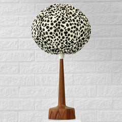 Stilarmatur, skandinavische Tischlampe aus der Mitte des Jahrhunderts, Teakholz und Textil, Schweden 1960er Jahre