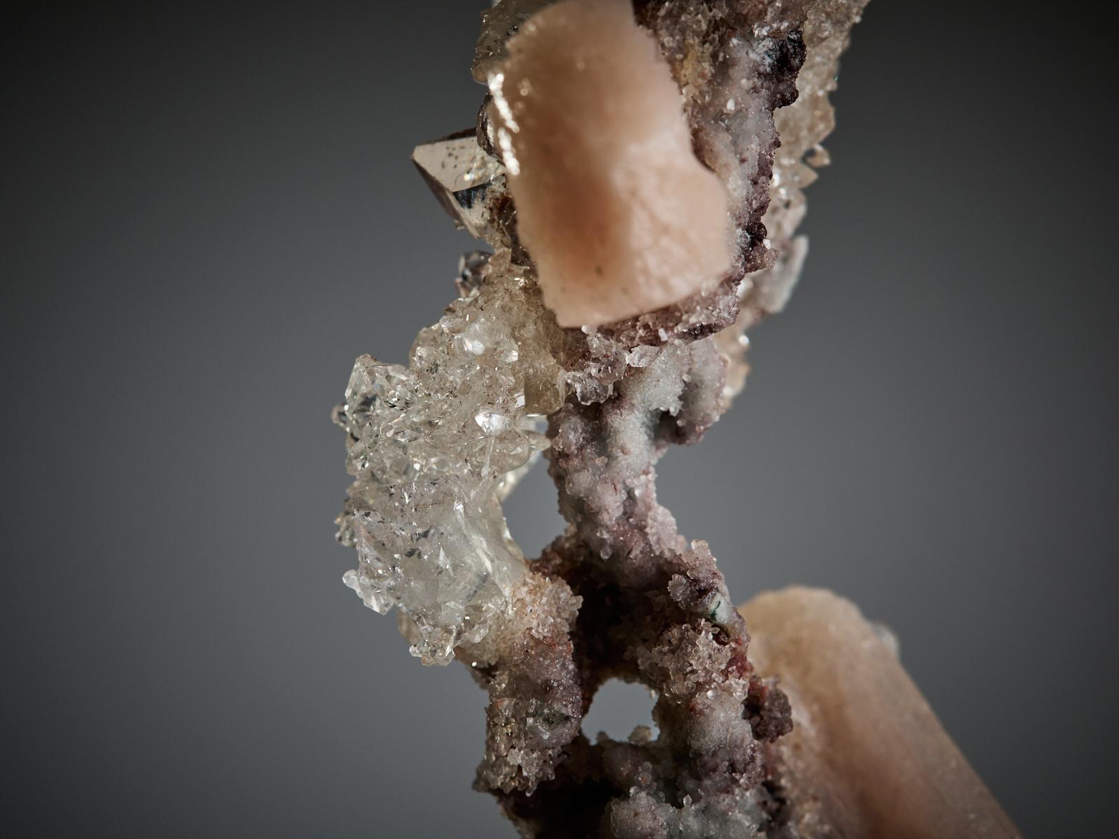 Stilbite and Calcite on Chalcedony Quartz in vendita 5
