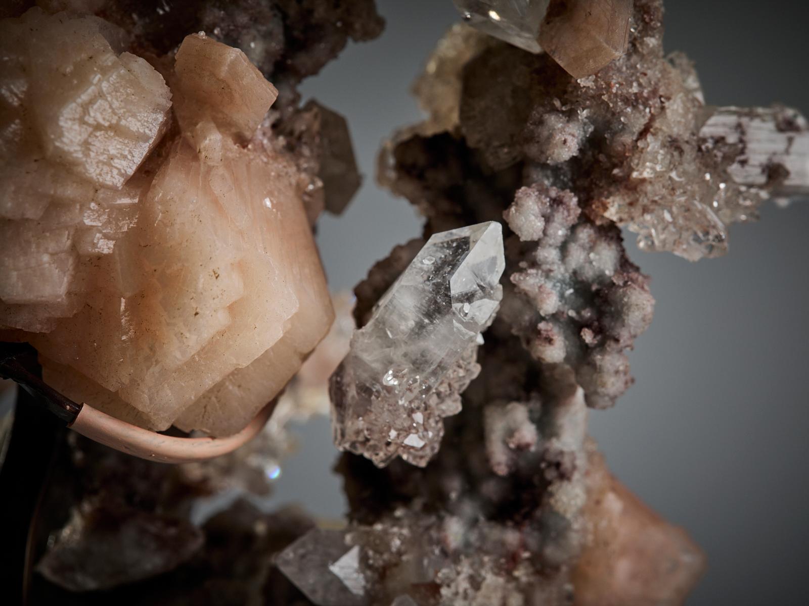 Stilbite and Calcite on Chalcedony Quartz in vendita 6