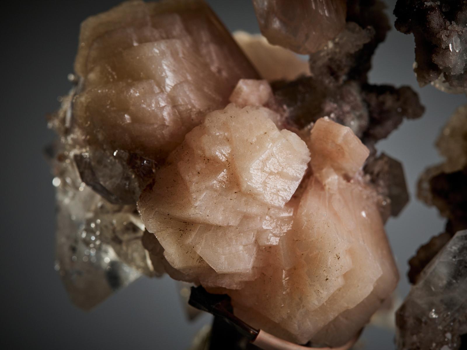 Stilbite and Calcite on Chalcedony Quartz in vendita 7