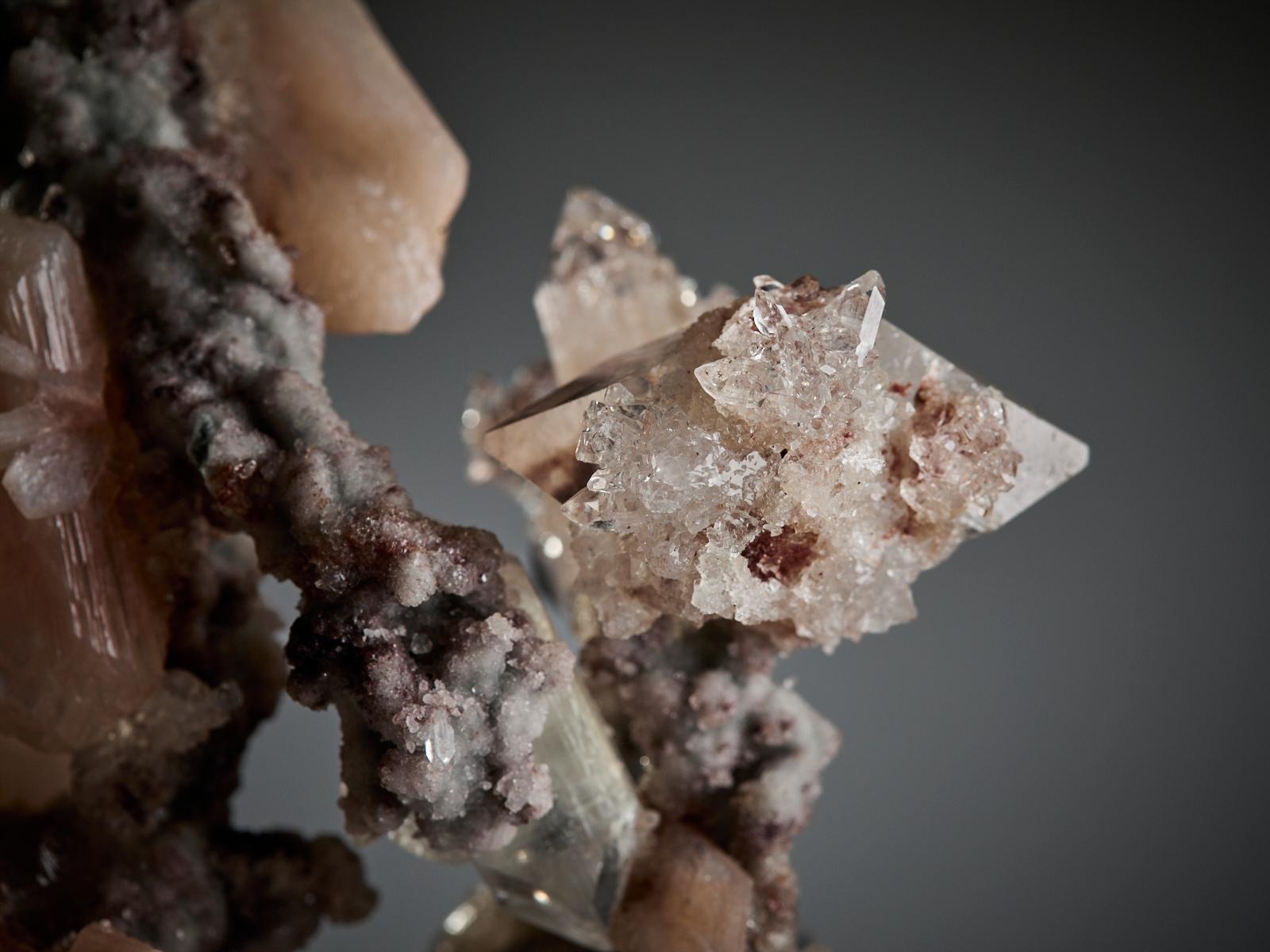 Stilbite and Calcite on Chalcedony Quartz in vendita 8