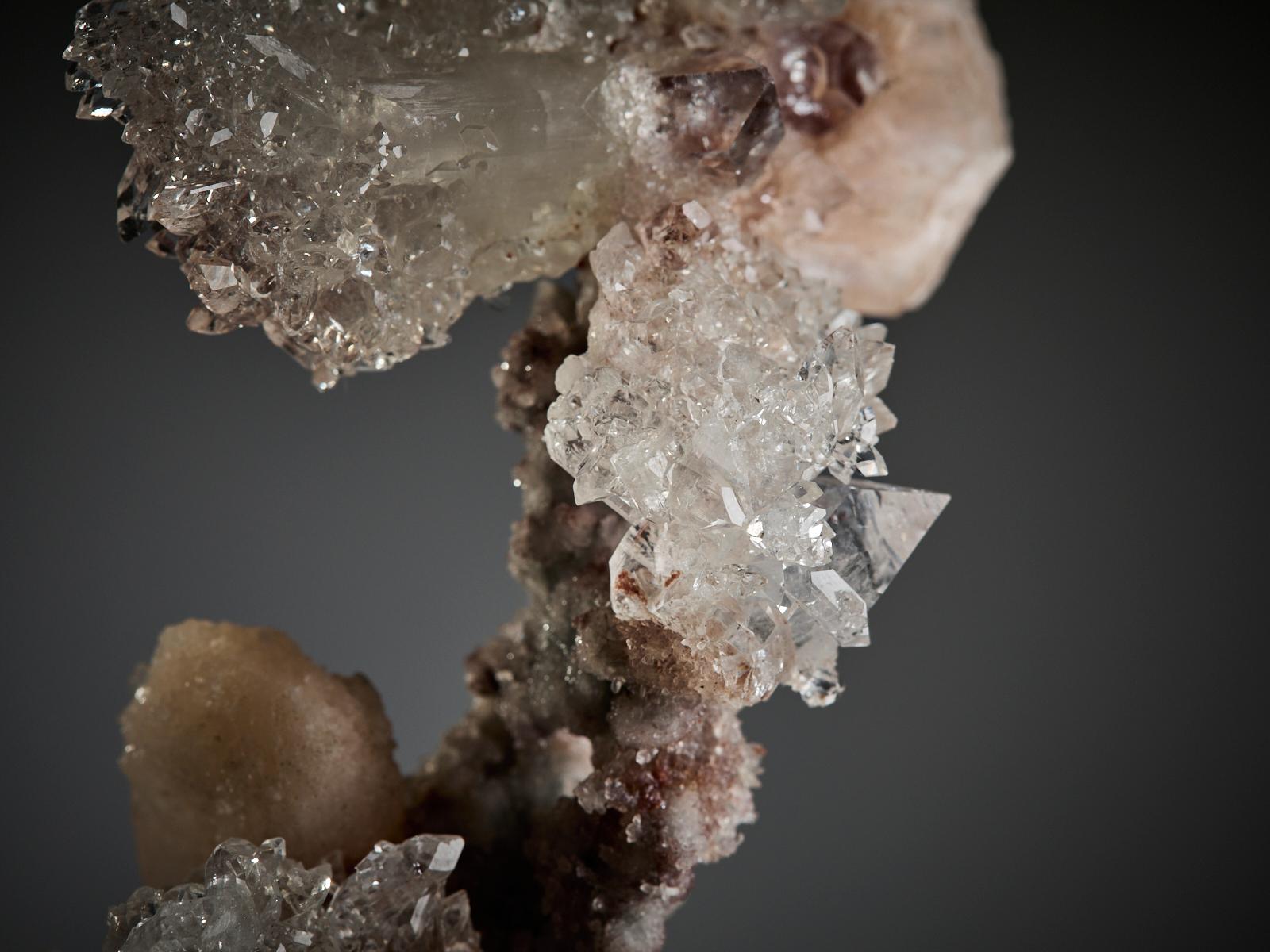 Stilbite and Calcite on Chalcedony Quartz in vendita 11