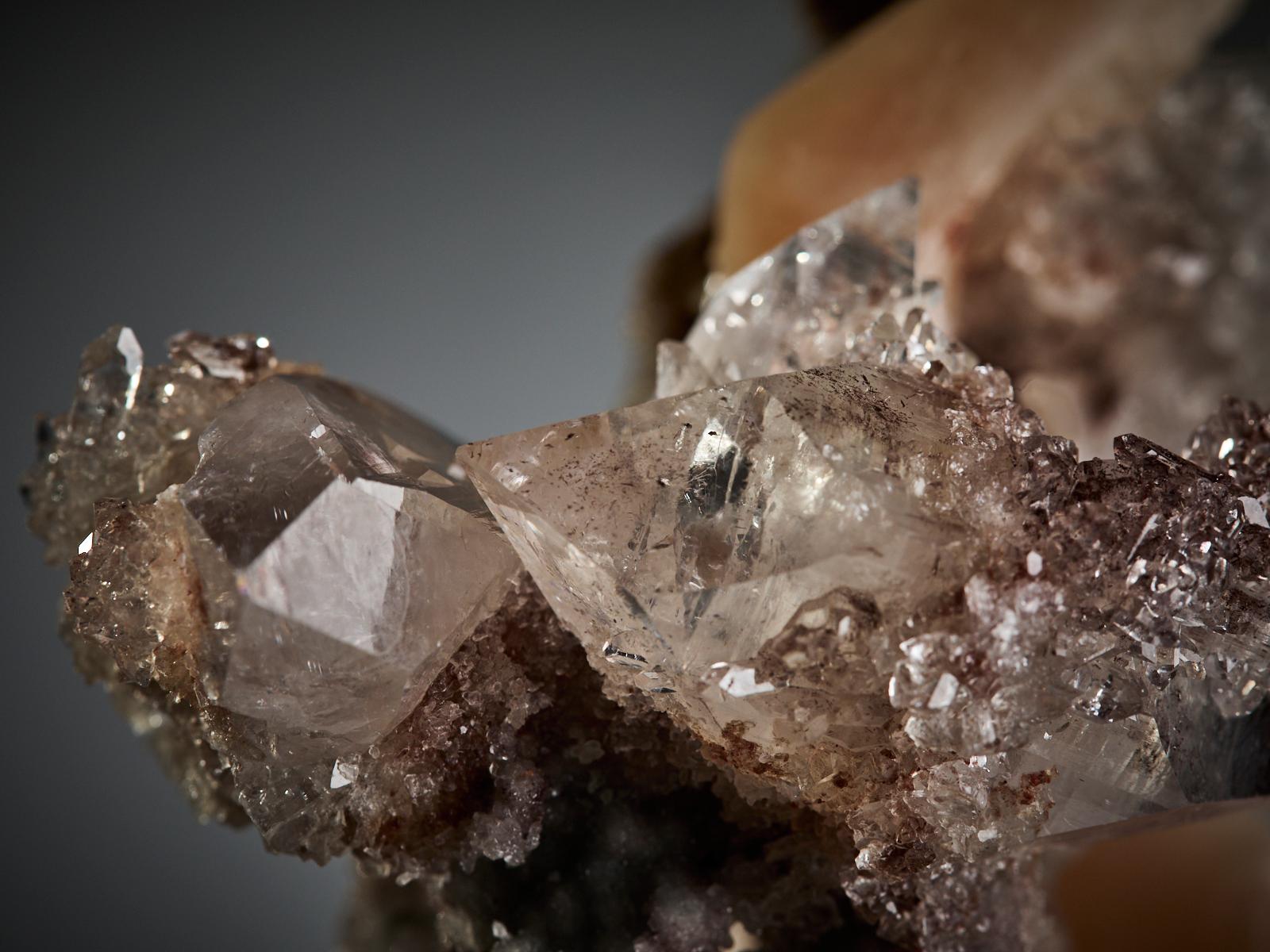 Stilbite and Calcite on Chalcedony Quartz in vendita 12