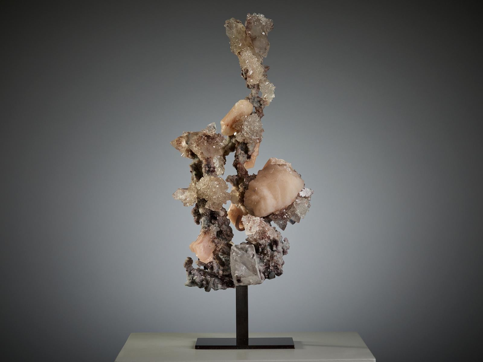 Stilbite and Calcite on Chalcedony Quartz In condizioni ottime in vendita a London, GB