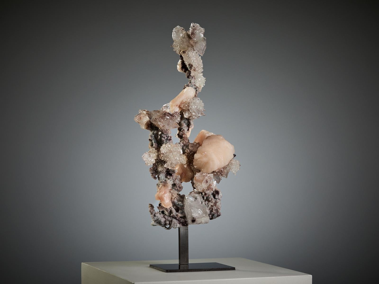 Fino al XVIII secolo Stilbite and Calcite on Chalcedony Quartz in vendita