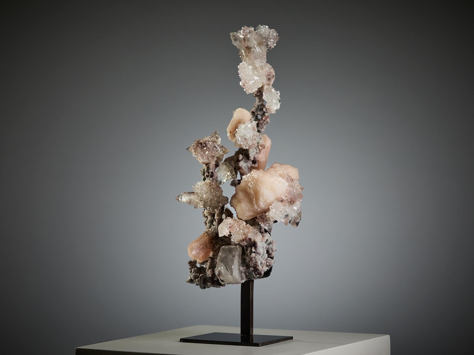 Stilbite and Calcite on Chalcedony Quartz in vendita 1