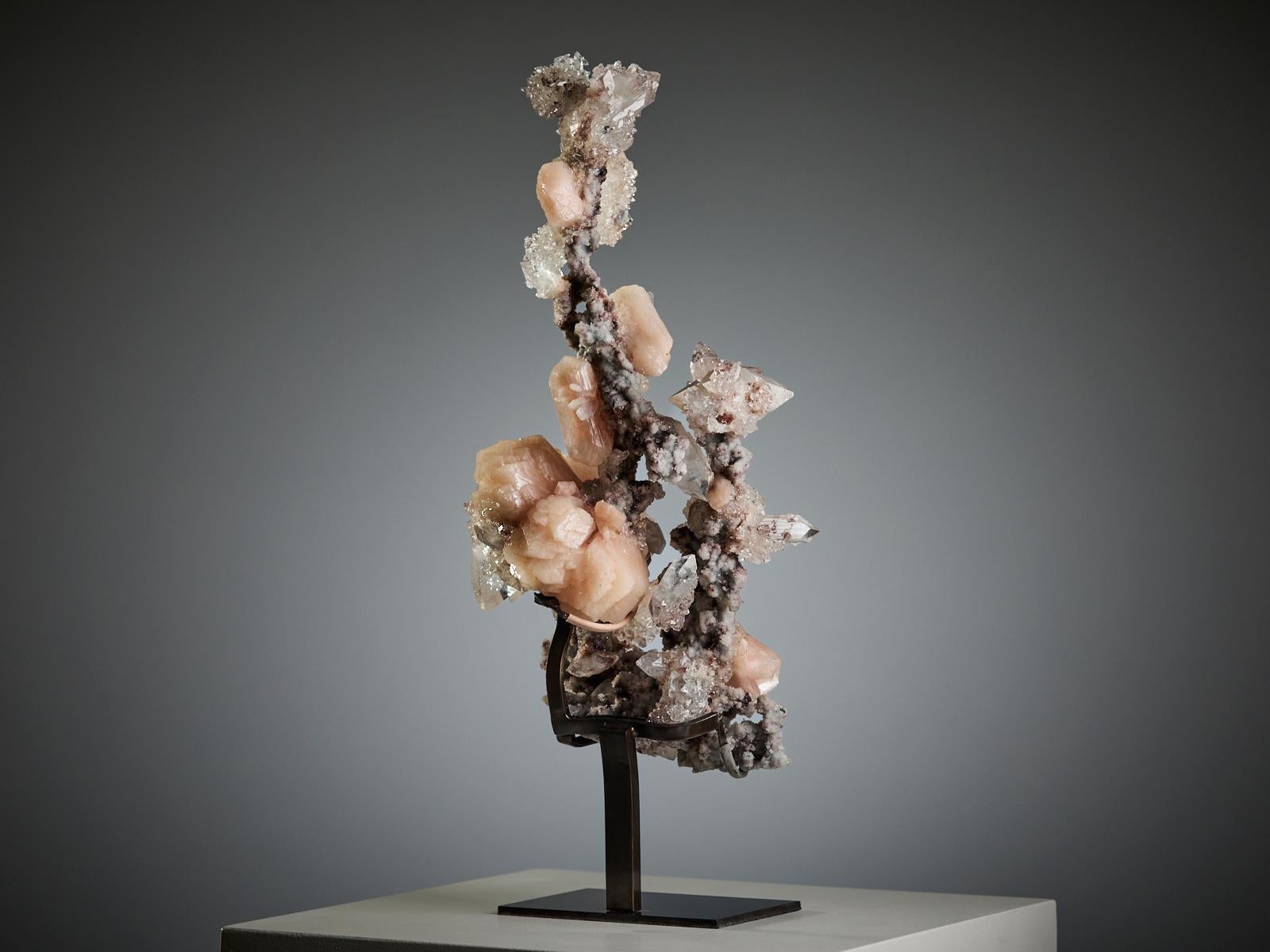 Stilbite and Calcite on Chalcedony Quartz in vendita 3