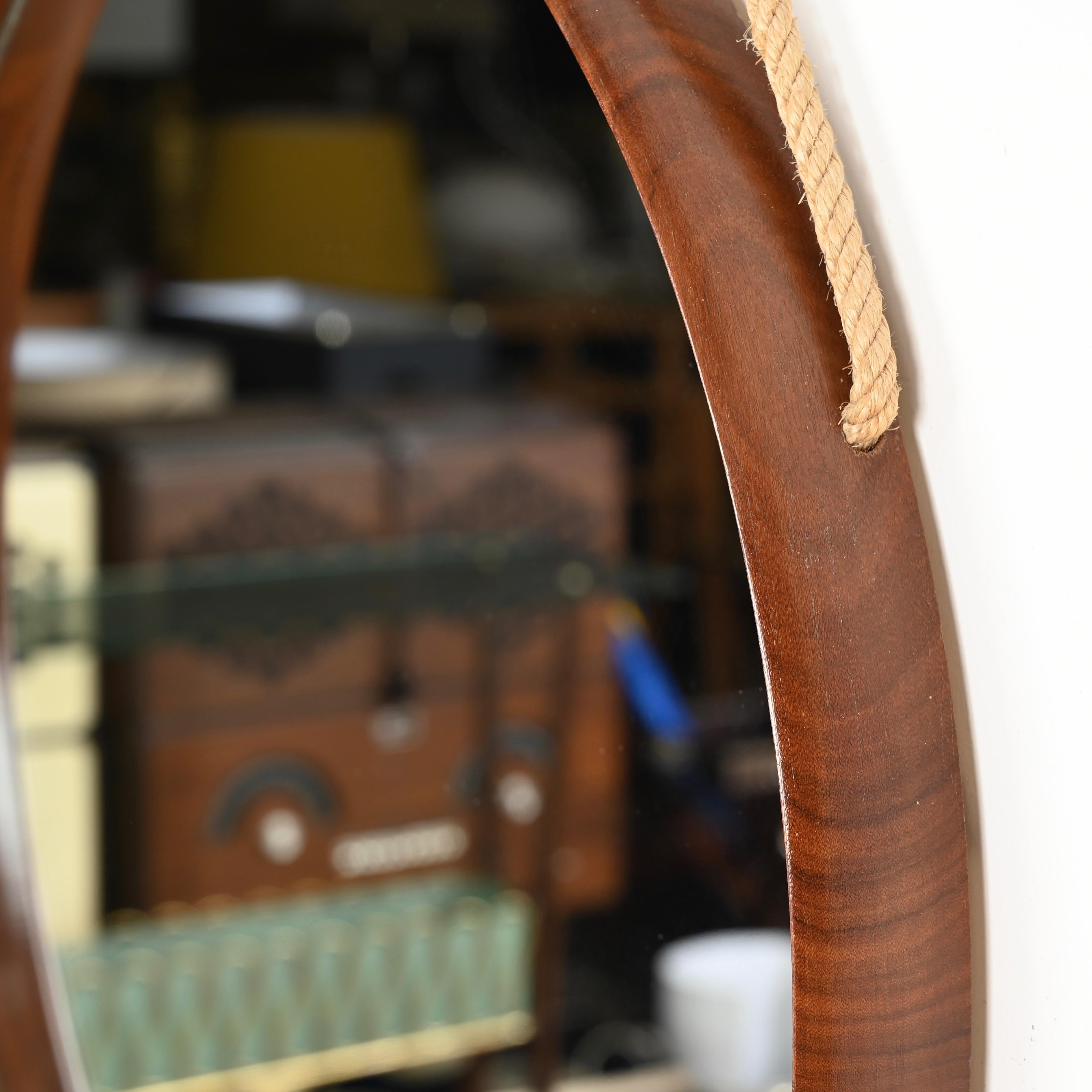 Espejo redondo italiano Stilcasa de teca y cuerda, años 60 en venta 5