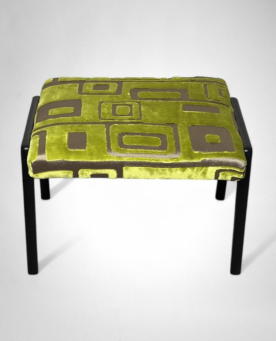 Stile Paolo Buffa Coppia Di Panchetti In Legno E Tessuto Design/One Verde in vendita 5