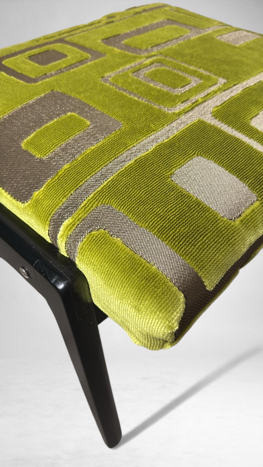 Stile Paolo Buffa Coppia Di Panchetti In Legno E Tessuto Design/One Verde in vendita 9