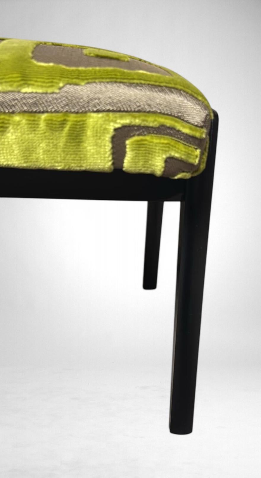 Stile Paolo Buffa Coppia Di Panchetti In Legno E Tessuto Design/One Verde in vendita 10