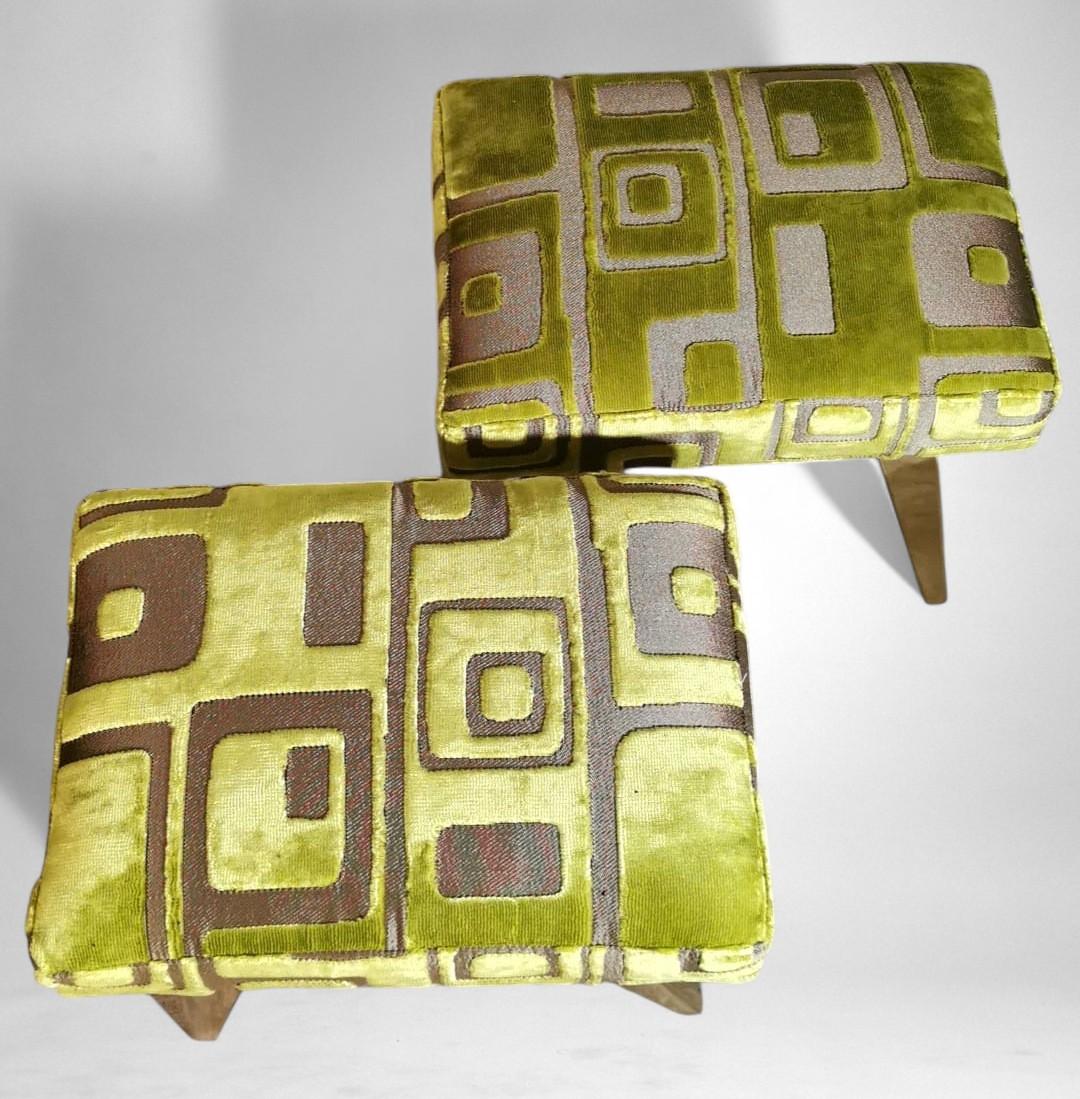 Stile Paolo Buffa Coppia Di Panchetti In Legno E Tessuto Design/One Verde In condizioni buone in vendita a Prato, Tuscany