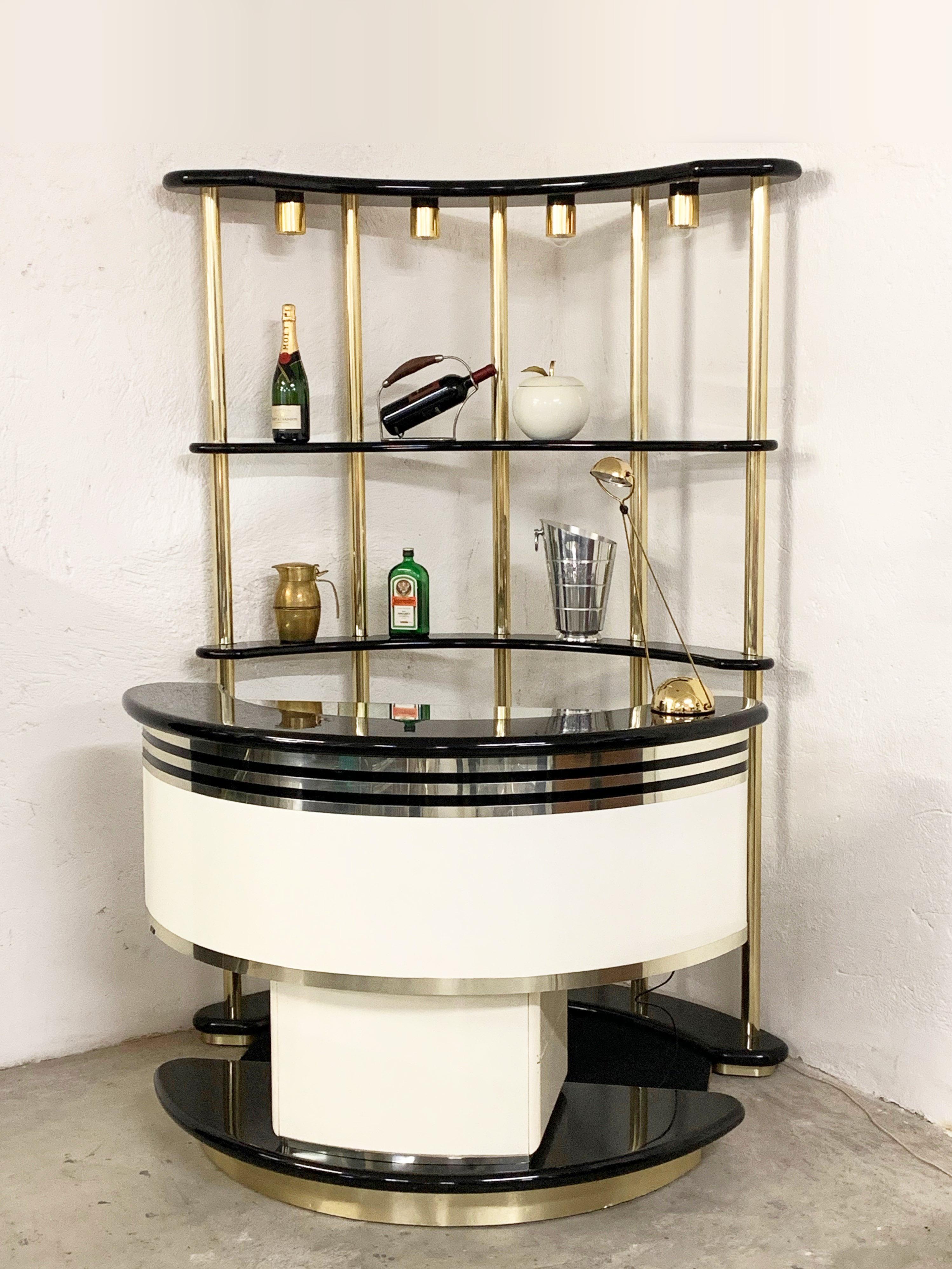 Mid-Century Modern Stilglass Donati Guzzini Midcentury Brass and White Wood Italian Dry Bar, 1970s