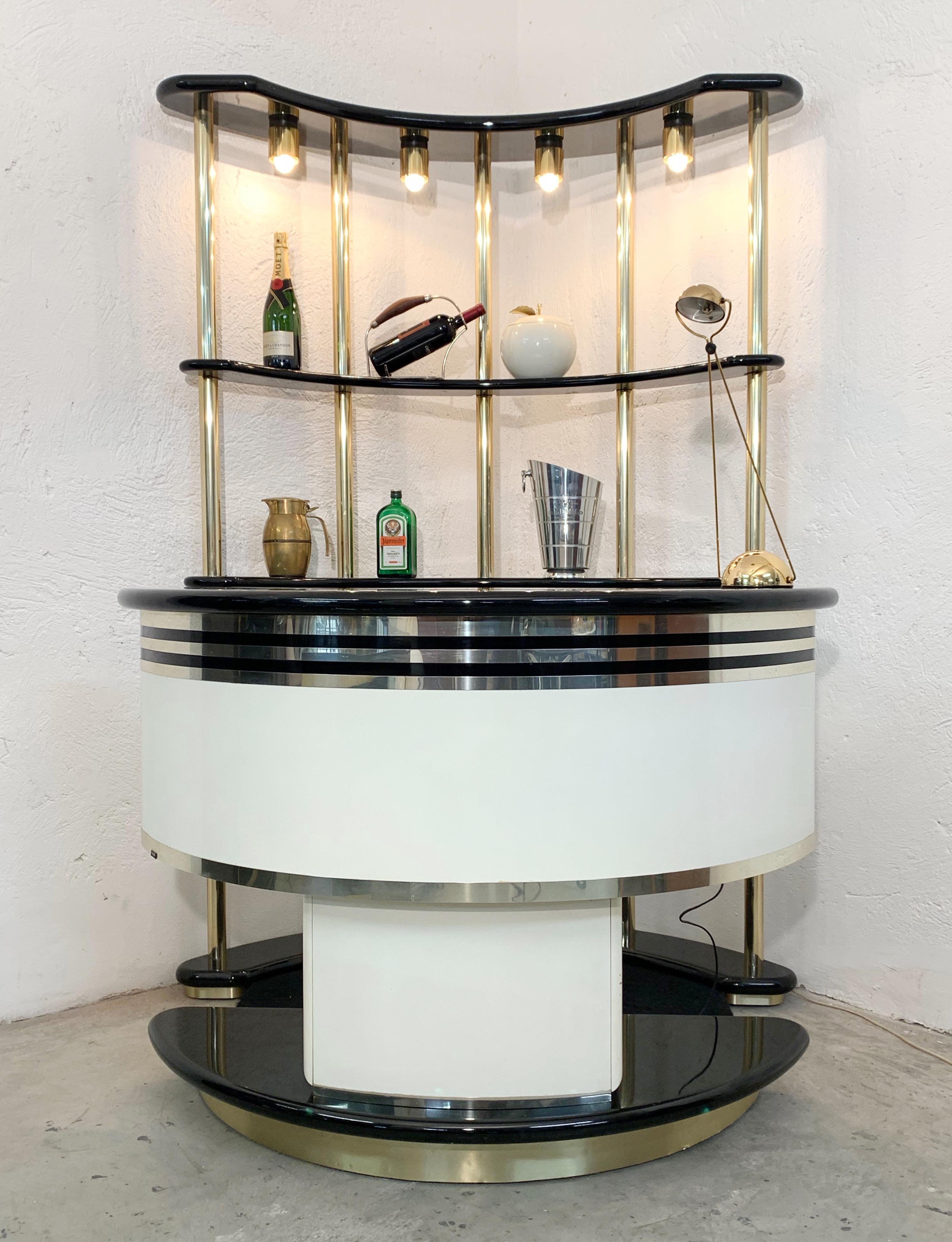 Stilglass Donati Guzzini Midcentury Brass and White Wood Italian Dry Bar, 1970s In Good Condition In Roma, IT