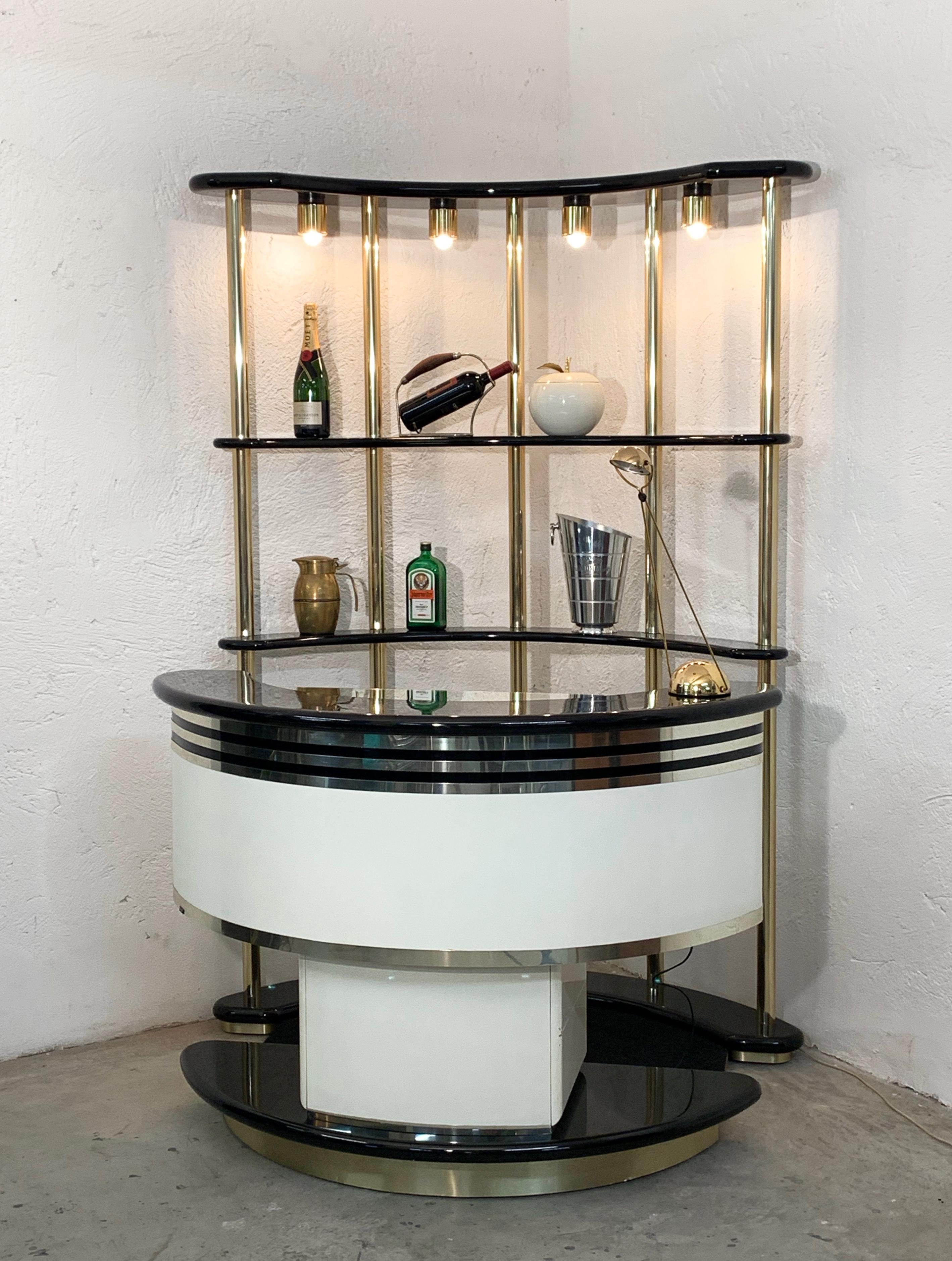 Late 20th Century Stilglass Donati Guzzini Midcentury Brass and White Wood Italian Dry Bar, 1970s