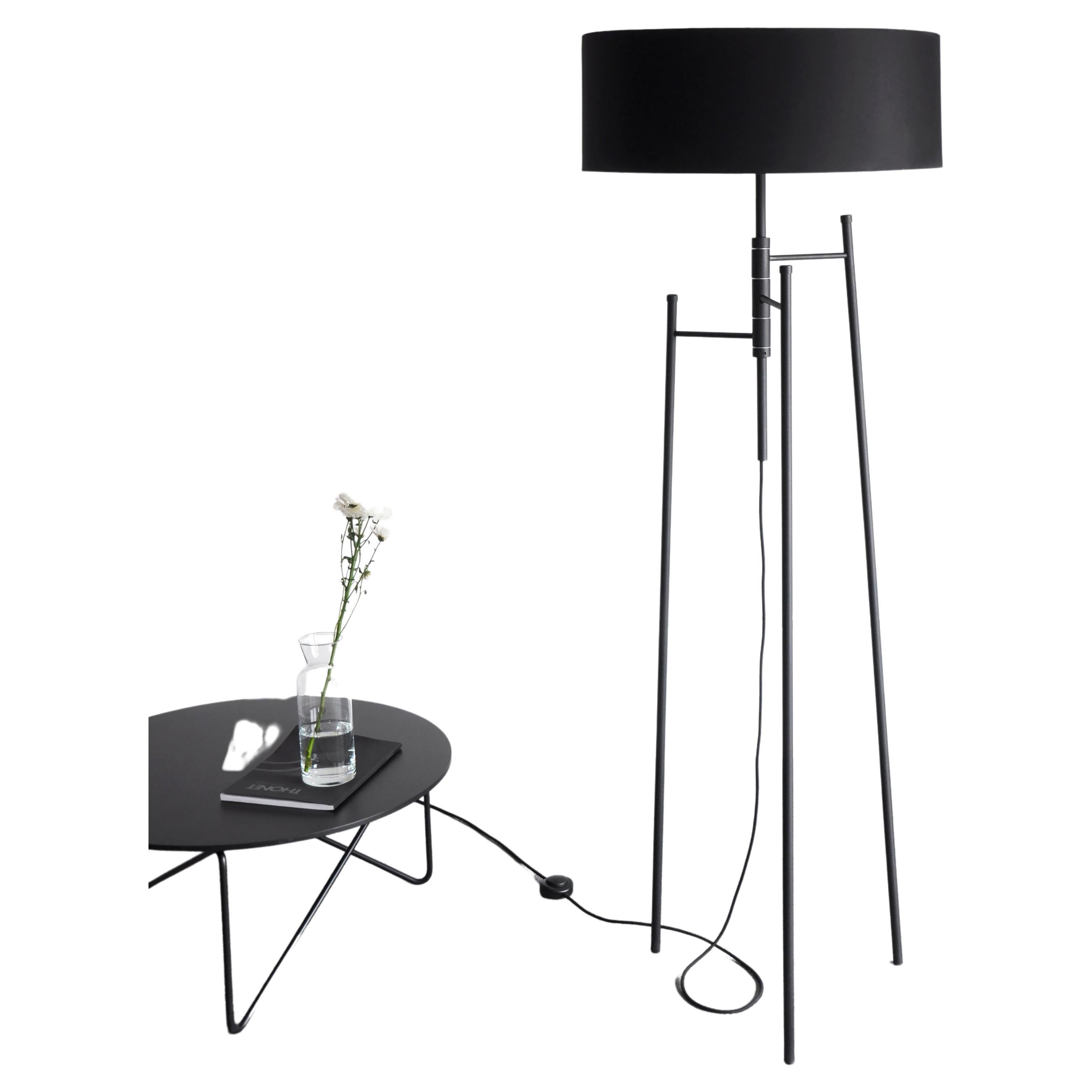 Stilio; Tripod Lamp, Metal, Modern For Sale