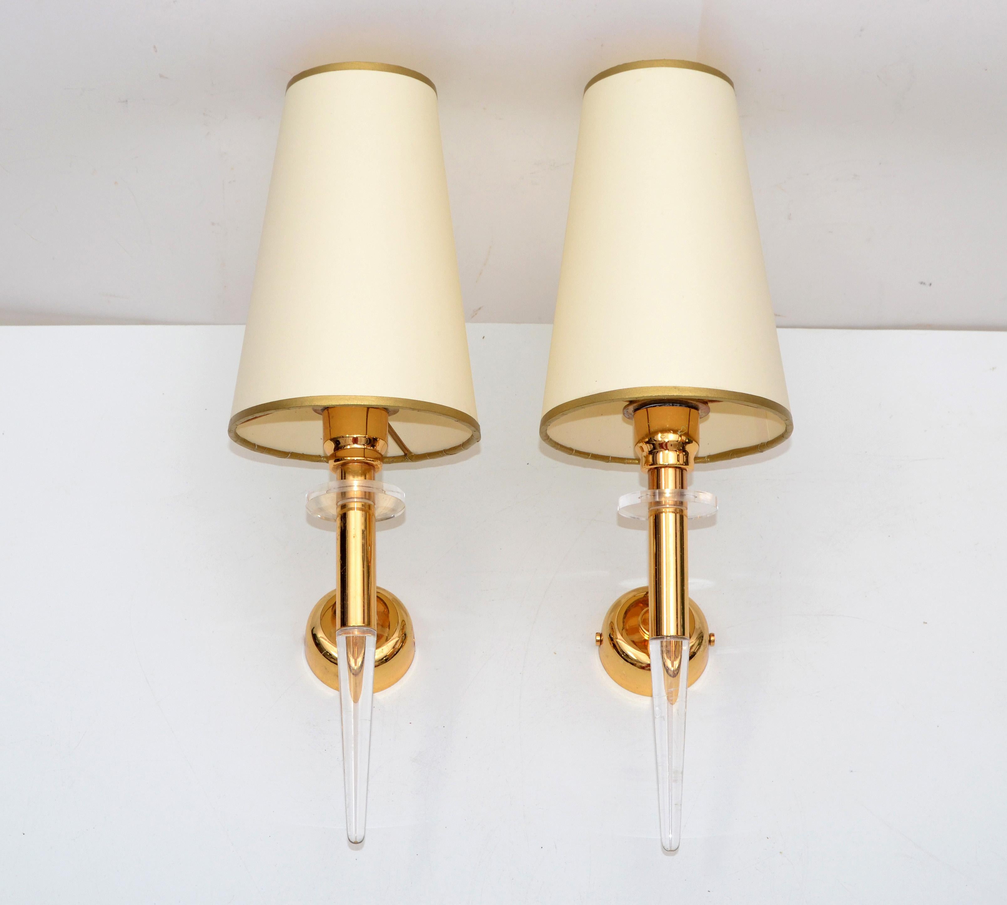 Superb pair of Stilkronen Sconces, made in Italy, crystal glass and gold finish.
Each sconce takes one E14 max 40 watt light bulb.
In perfect working condition and the pair can be US rewired.
Marked Made in Italy with foil label inside the back