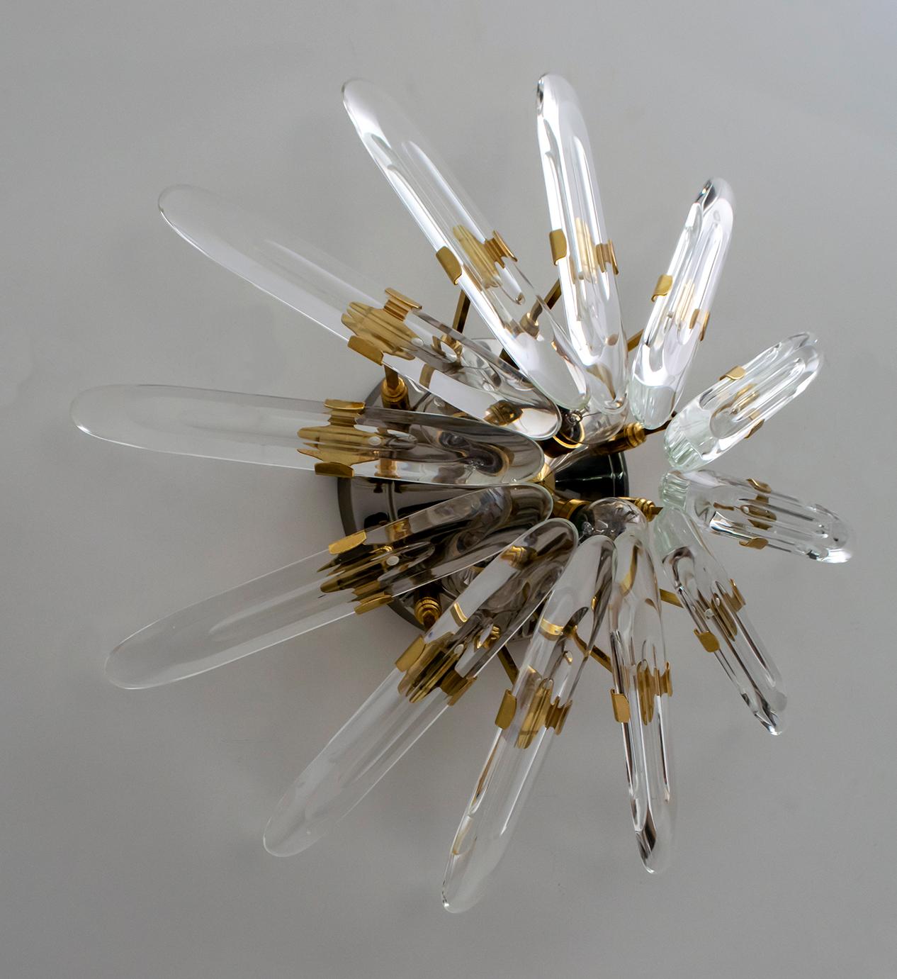 Late 20th Century Stilkronen Mid-Century Modern Italian Crystal and Brass Wall Lamp, 1975 For Sale