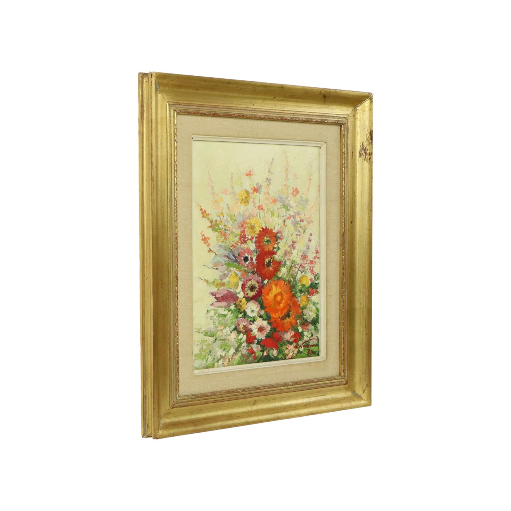 Nice amateur painting, still life of a bunch of flowers, painted on canvas and framed in a gold-colored wooden frame, signed bottom right and dated 1970.

In perfect vintage condition, no holes, tears or stains. The frame has minor signs of age and
