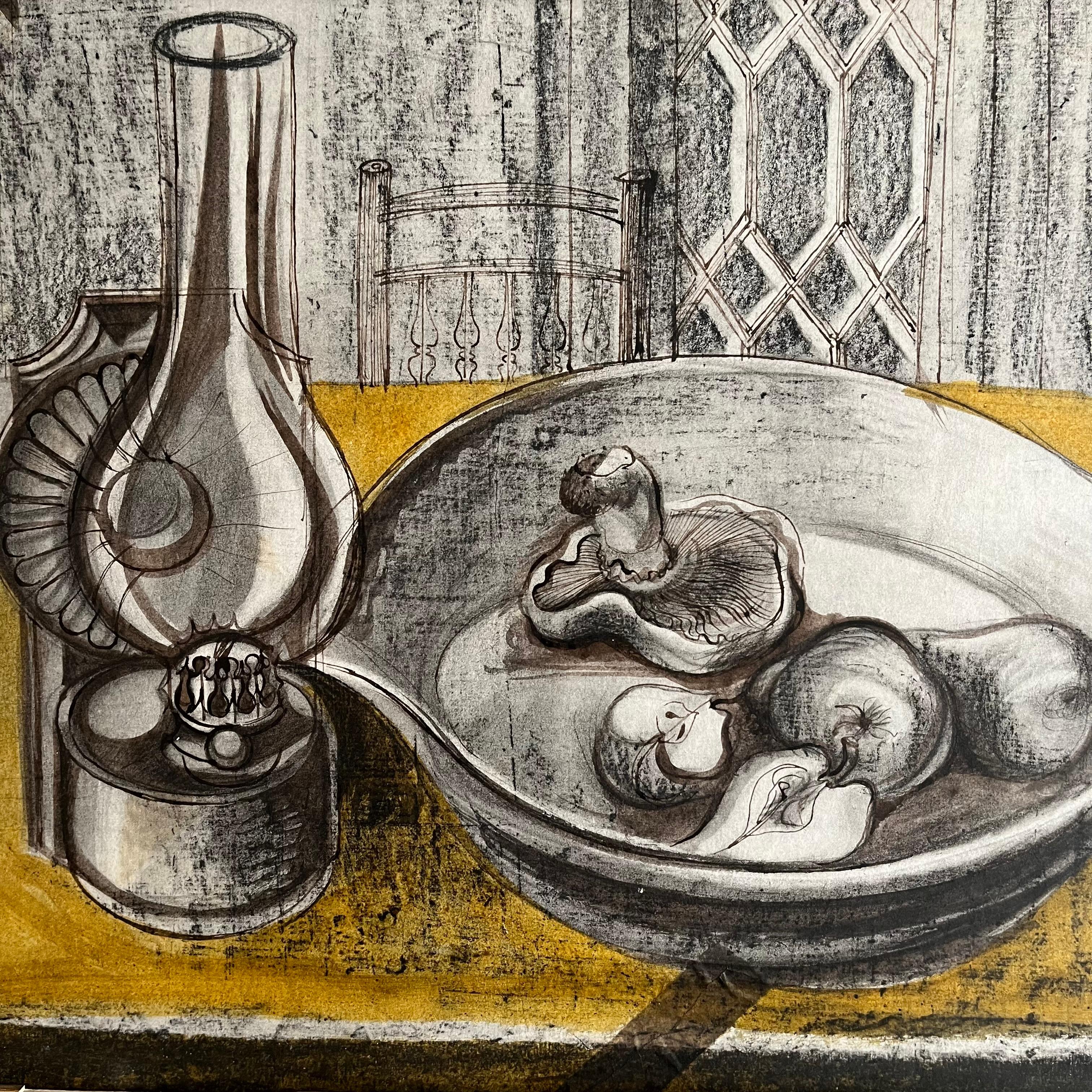 Ein nachdenkliches Stillleben von John Humphrey Spender (1910 - 2005) in Tusche und Conté-Kreide.

Dieses Bild spiegelt Spenders präzise und durchdachte Herangehensweise wider. Er verwendet eine gedämpfte Palette von Gelb- und Grautönen, um eine