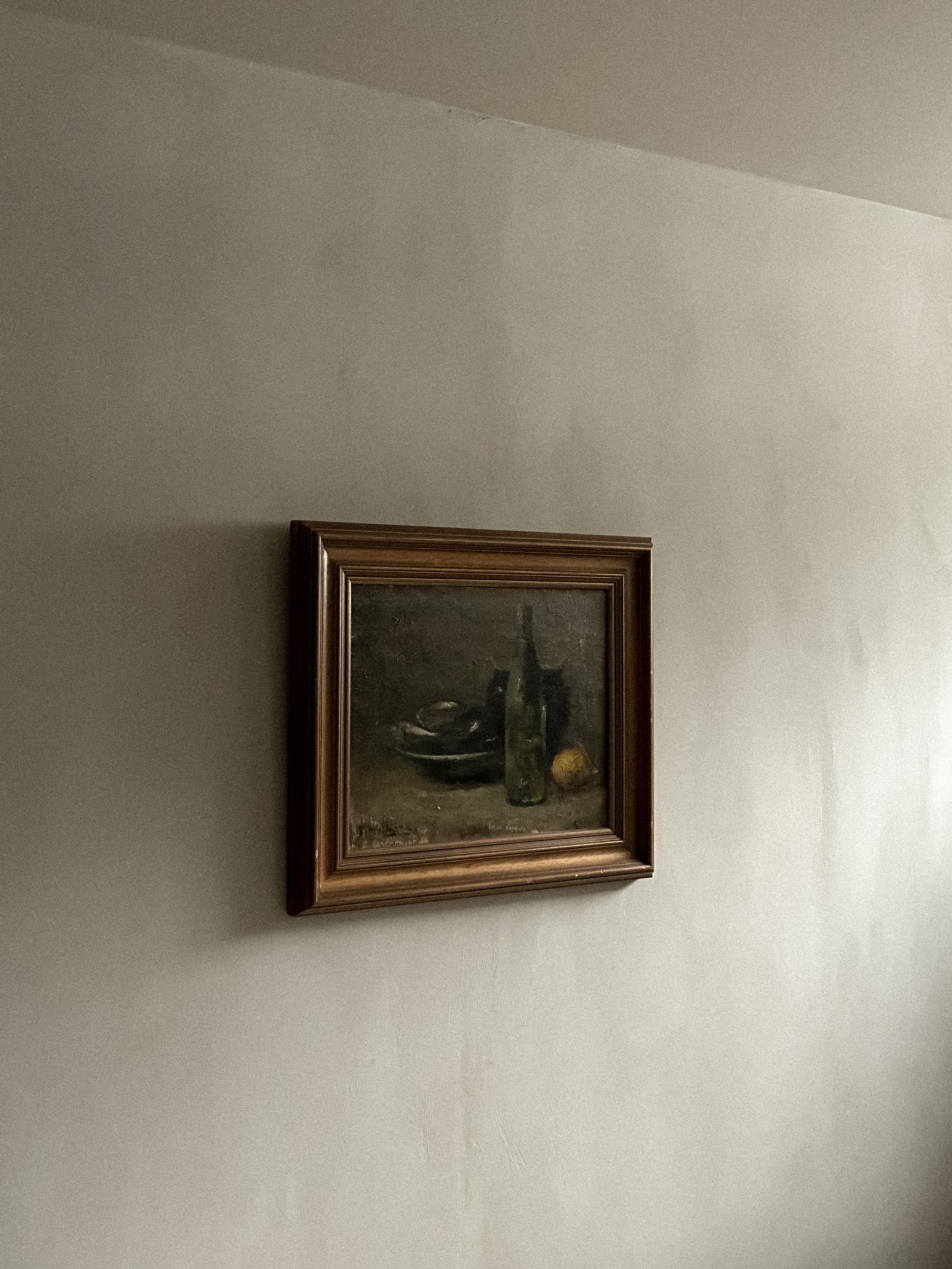 Ein melancholisches Gemälde eines Stillebens in den späten 1800er Jahren. Öl auf Leinwand, signiert und gerahmt. Aus Norwegen, Skandinavien. Späterer Rahmen. 