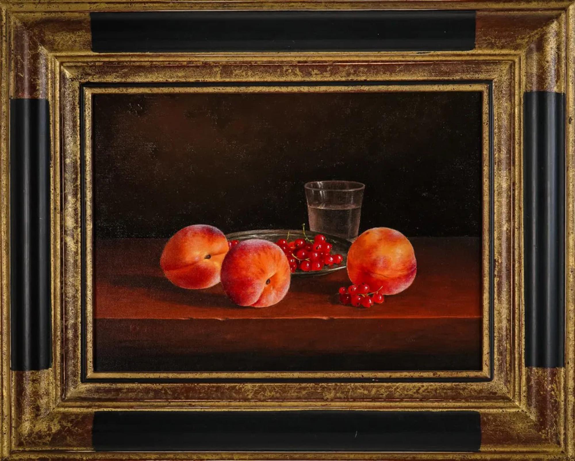 Jean Marie Daneis (francés 1944-) 
Peches et Groseilles, (Melocotones y Grosellas)
Óleo sobre lienzo,
Firmado abajo a la izquierda.

El bodegón , un óleo sobre lienzo, representa tres melocotones y grosellas un vaso de beber cerca.  Las grosellas