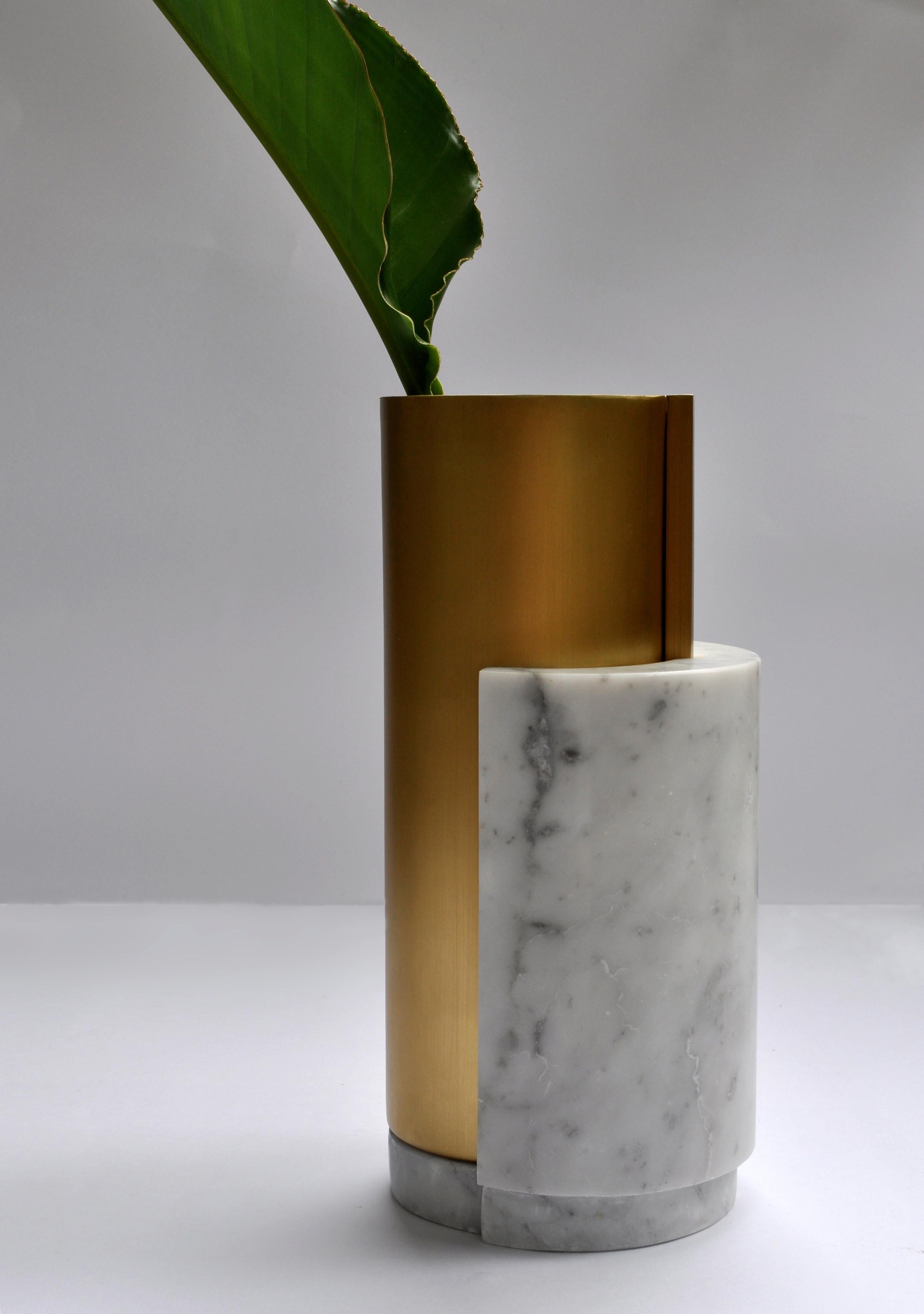 Still Life Vase by Saccal Design House In New Condition In Geneve, CH