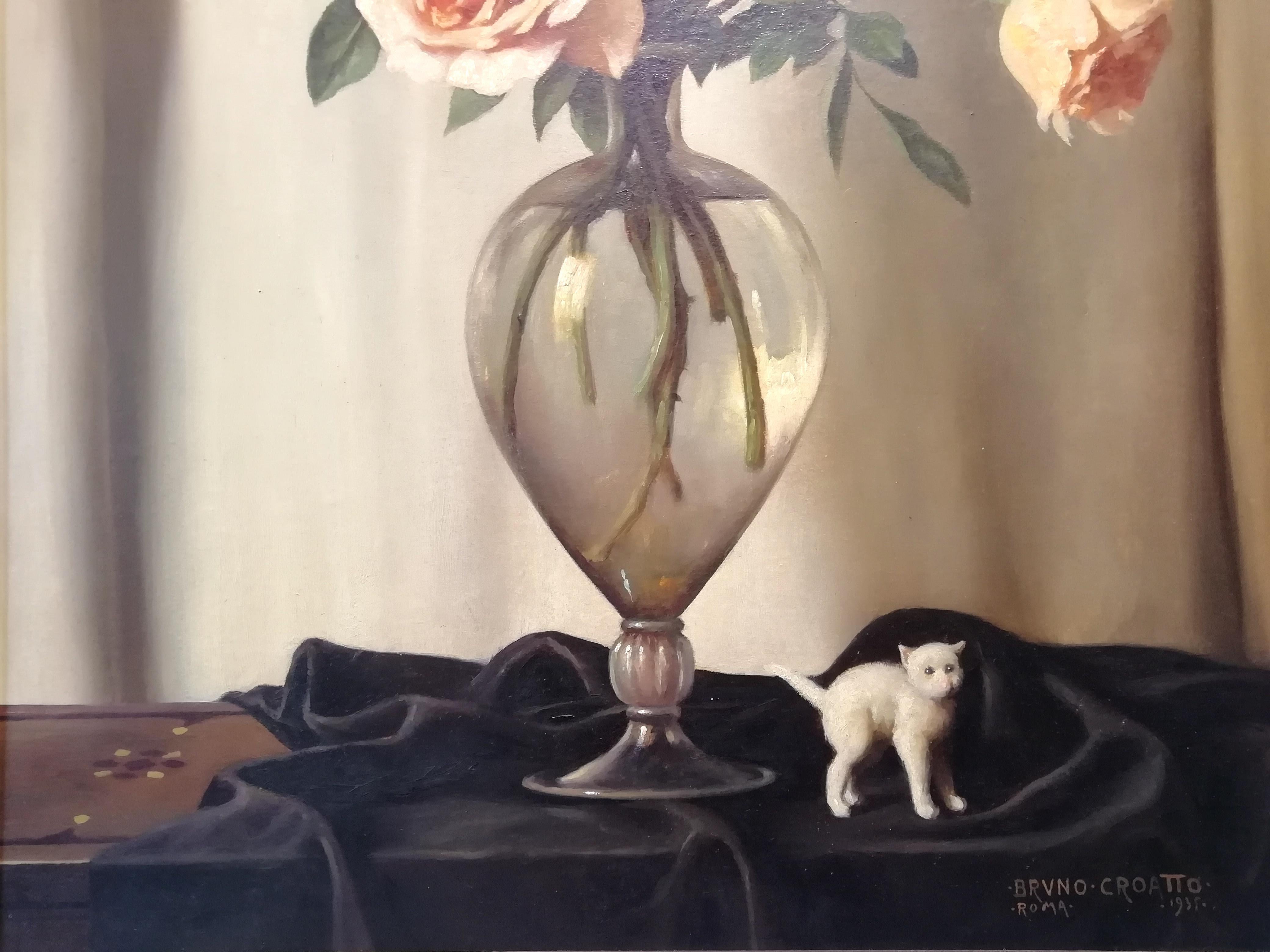 Still Life Vase of Roses and Cat, Bruno Croatto 20th Century Oil Italian Painter In Good Condition For Sale In Rome, Italy