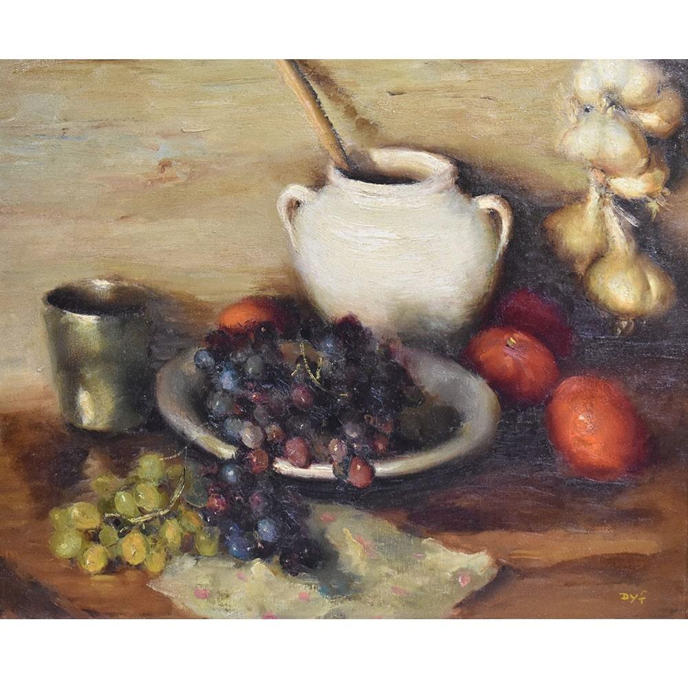 Nature morte, peinture à l'huile ancienne, Nature morte aux fruits proposée ici est une peinture à l'huile sur toile du XXème siècle. 
Il possède également un cadre en or d'origine. Il s'agit d'une composition avec du raisin et des fruits, des