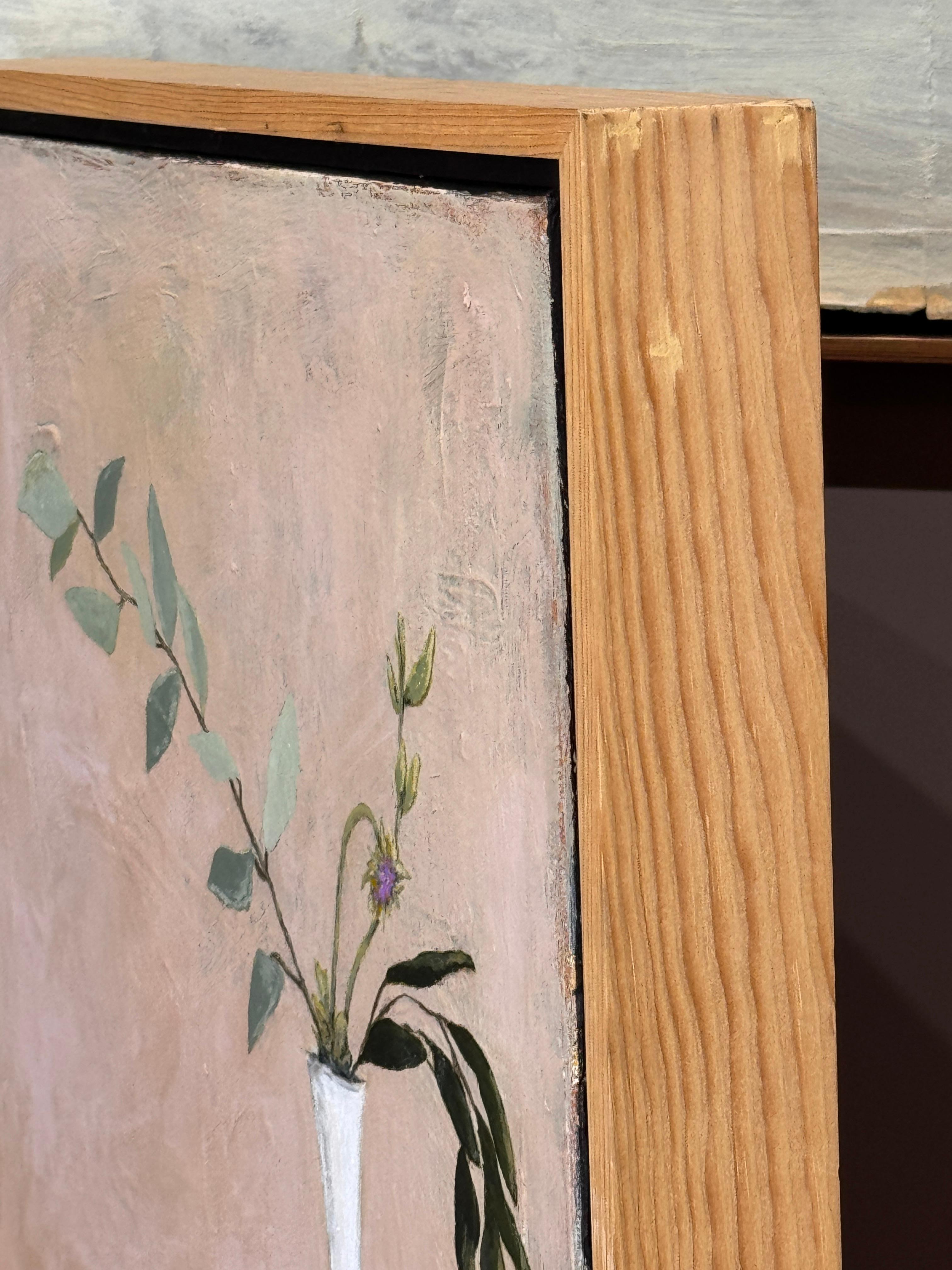 Stilleben mit weißer Vase von Claiborne Riley (Leinwand) im Angebot