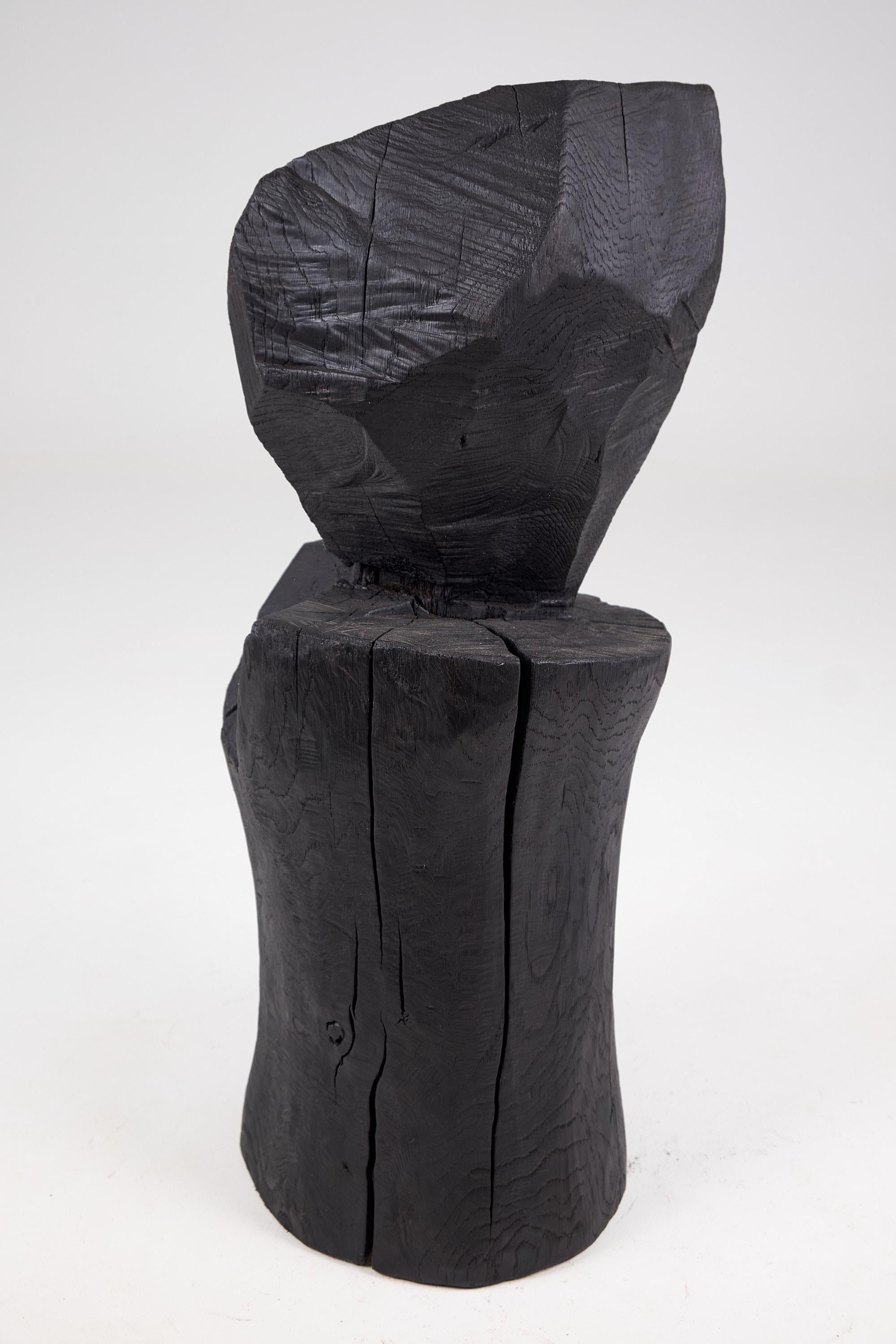 Fait main Still Stand Sculpture abstraite en bois, sculptée à la tronçonneuse, Oak Oak brûlé en vente