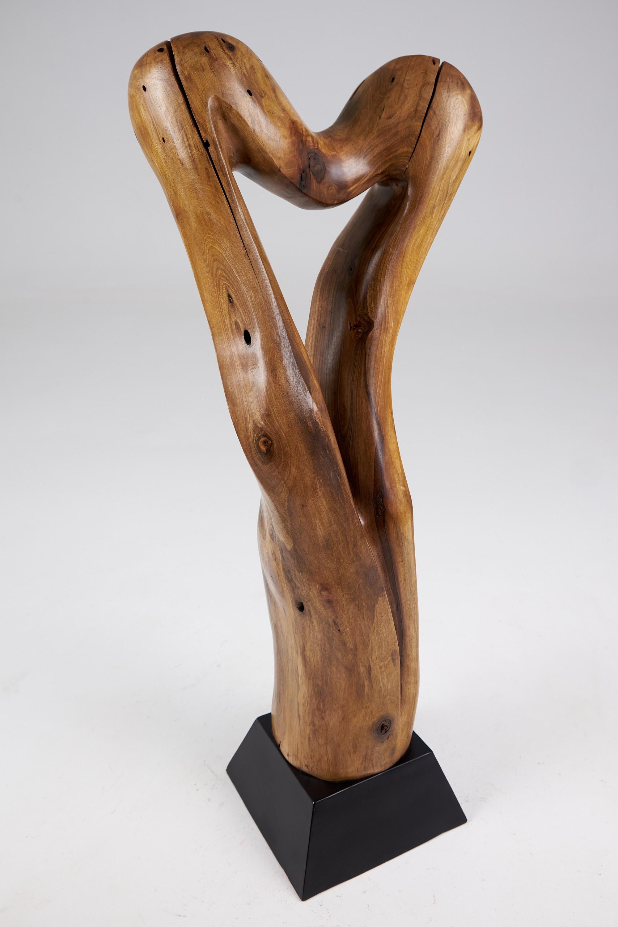 Noce Scultura astratta in legno Still Stand, intagliata con la motosega, noce in vendita