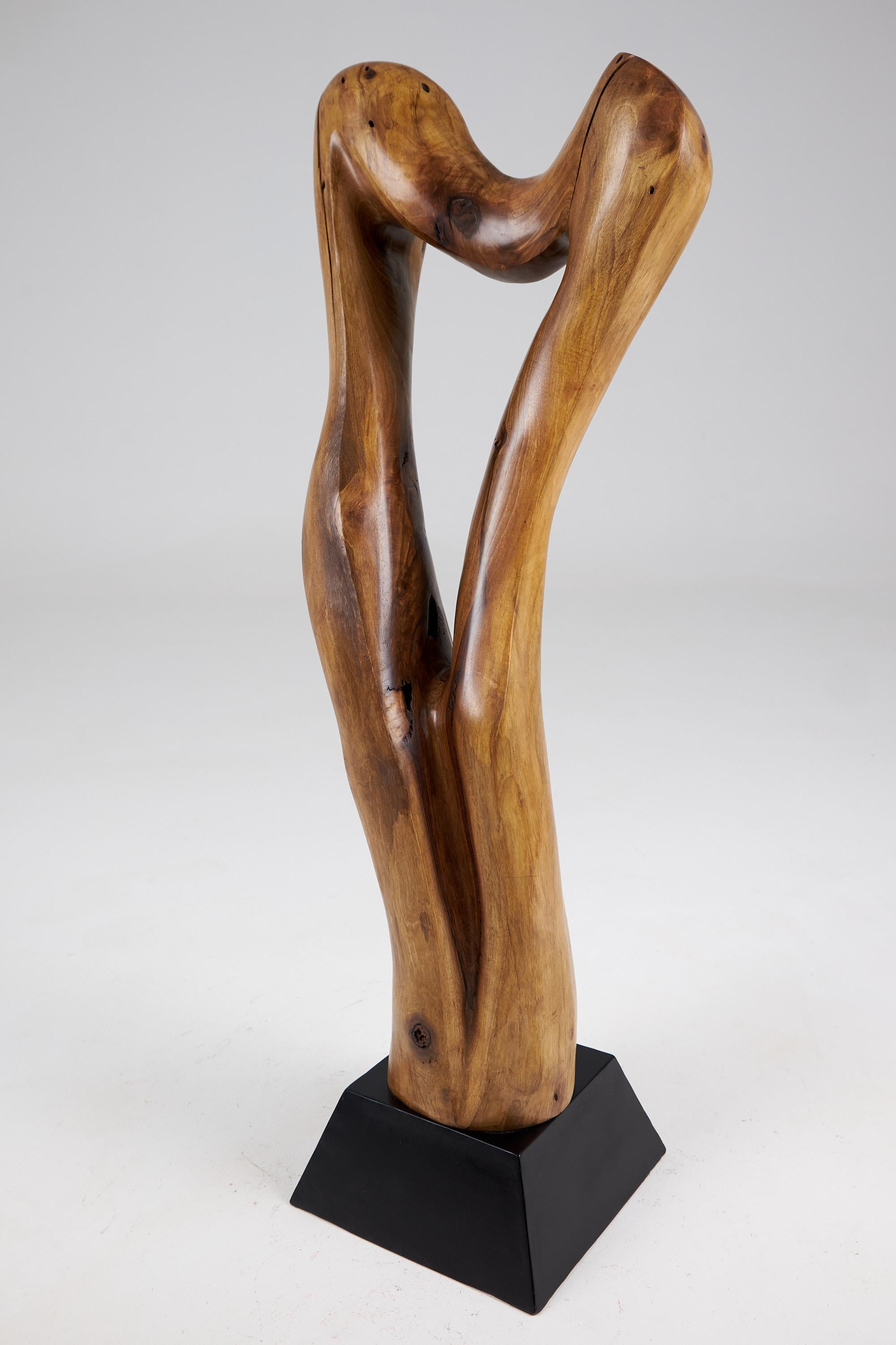Scultura astratta in legno Still Stand, intagliata con la motosega, noce in vendita 3