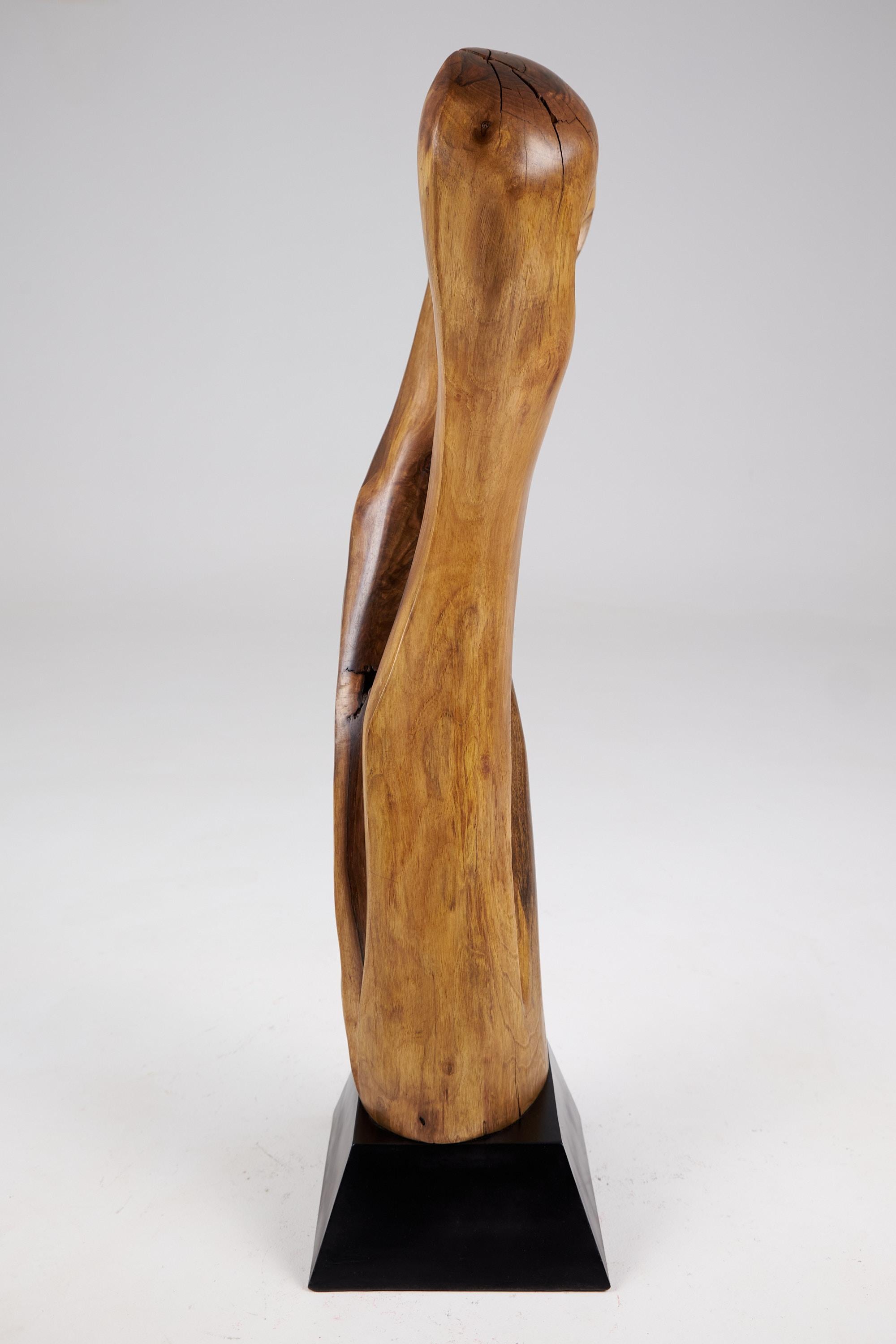 Scultura astratta in legno Still Stand, intagliata con la motosega, noce in vendita 4
