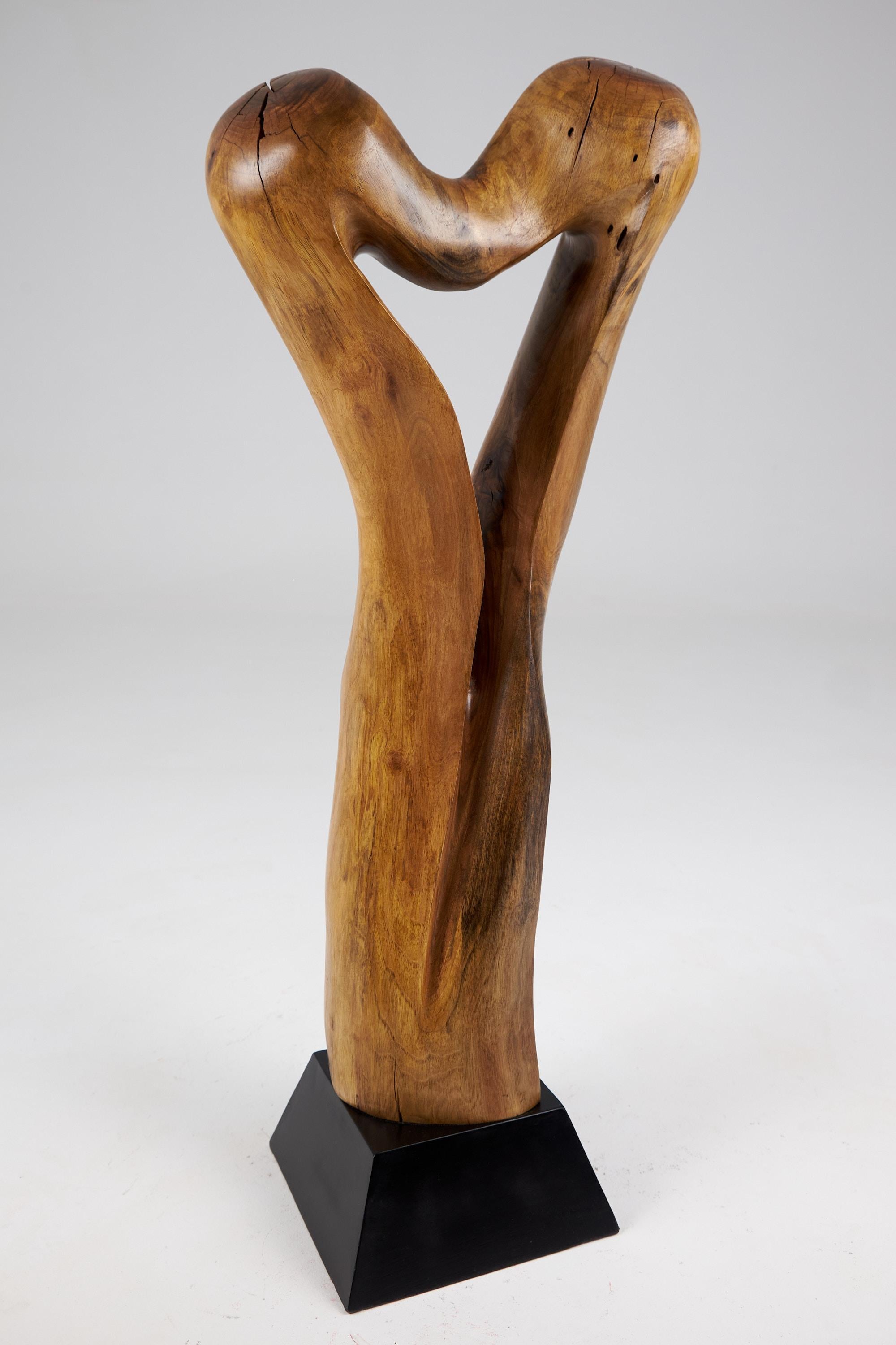 Scultura astratta in legno Still Stand, intagliata con la motosega, noce in vendita 6