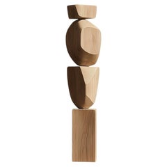 Still Stand No105 Tótem de madera maciza clara tallada con forma orgánica